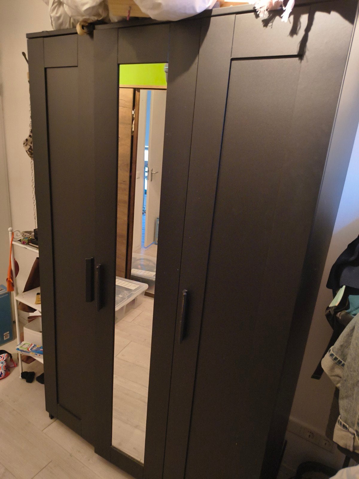 Zwarte ikea kledingkast met spiegeldeur, Huis en Inrichting, Gebruikt, 100 tot 150 cm, 200 cm of meer, Ophalen of Verzenden