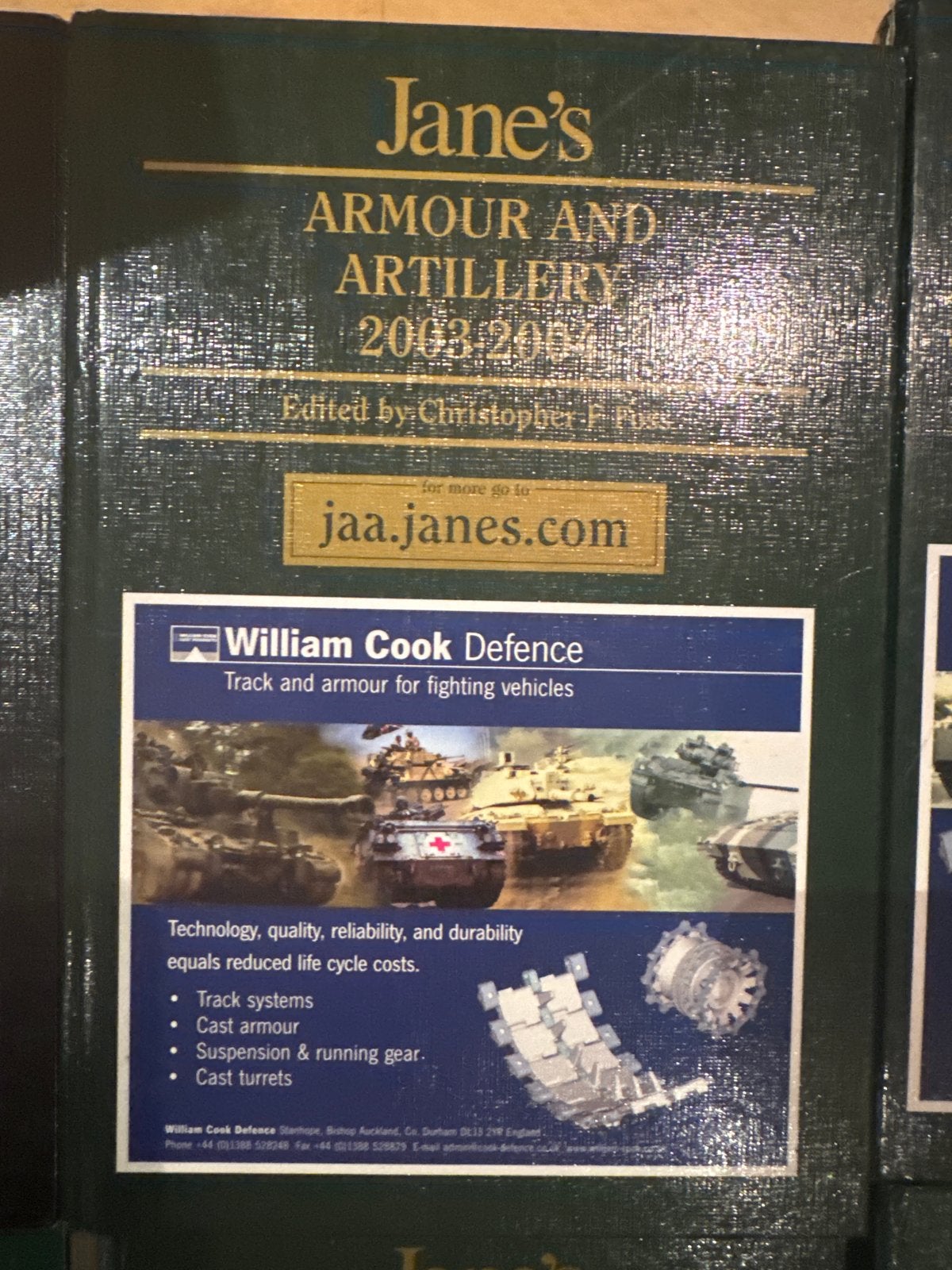 Jane's Armour and Artillery 2003-2004, Ophalen of Verzenden, 1945 tot heden, Zo goed als nieuw, Landmacht