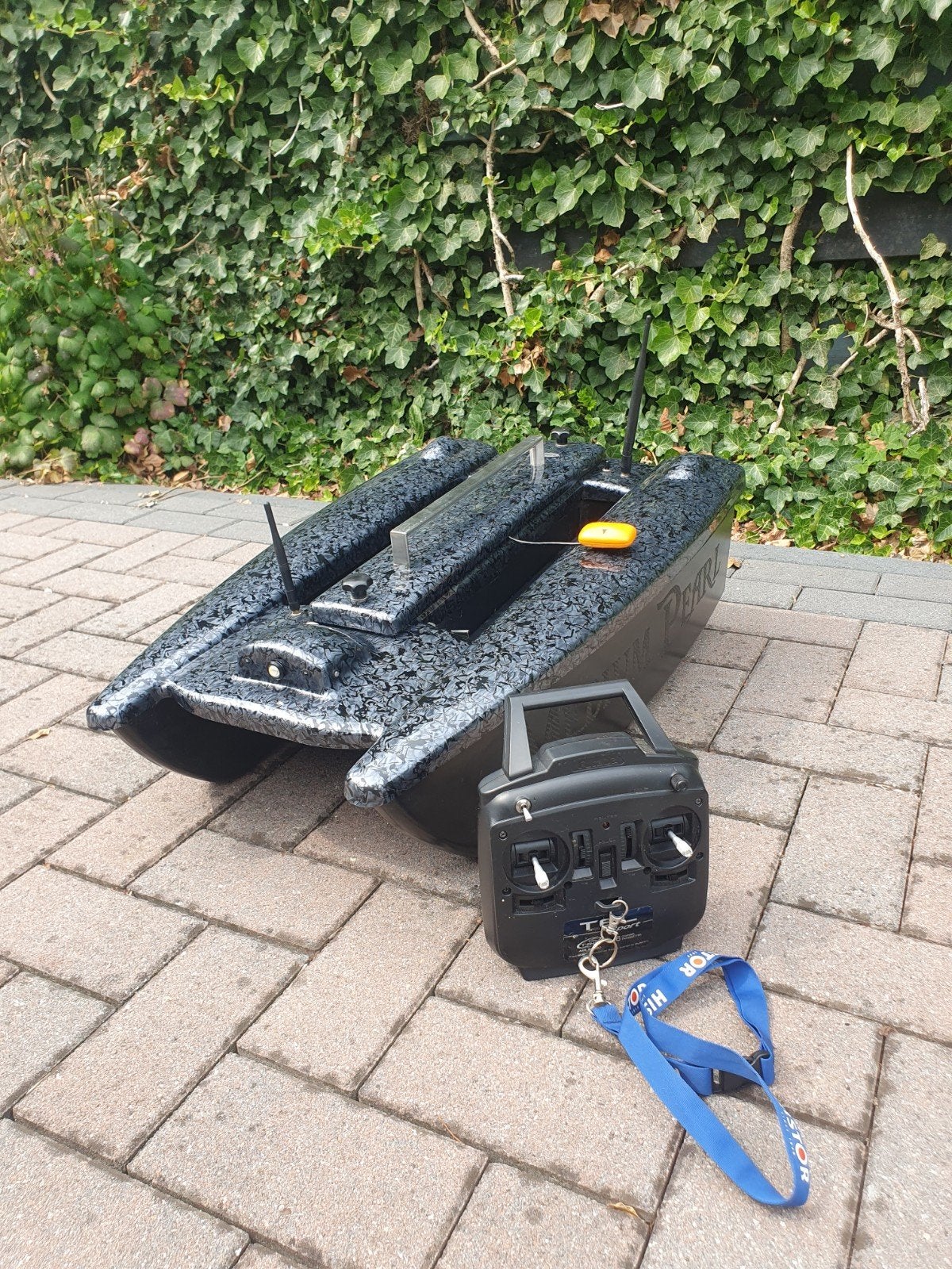 Voerboot Medium Pearl met dieptemeter en GPS., Ophalen, Gebruikt, Overige typen