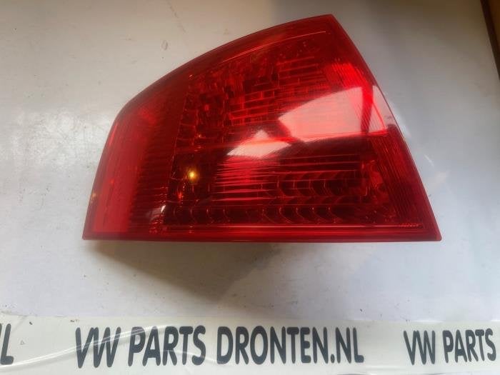 Achterlicht links van een Audi A8, Gebruikt, -, Verzenden, -