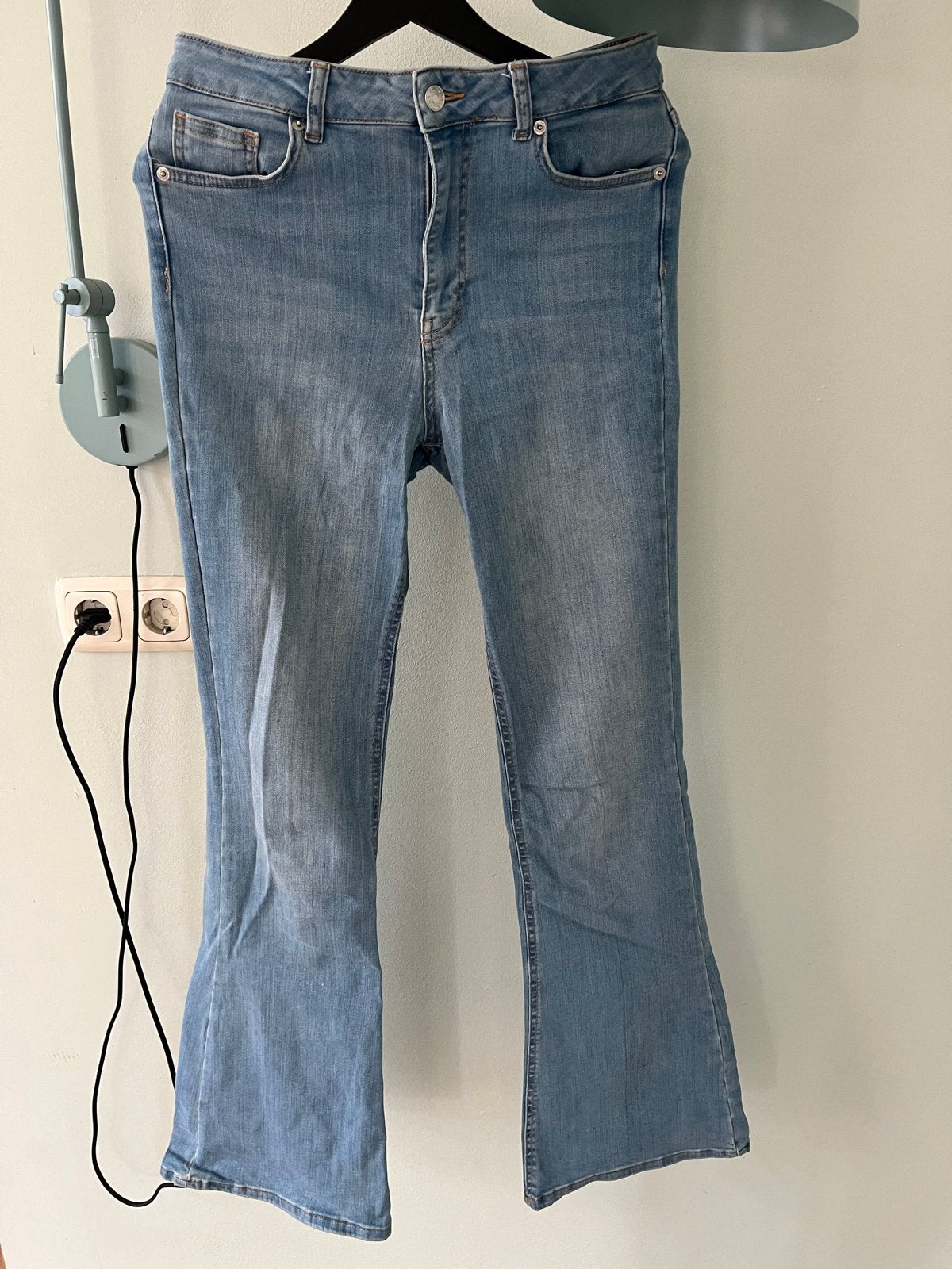 NA-KD flared broek - Low-mid waist, Ophalen of Verzenden, Gedragen, Blauw, W30 - W32 (confectie 38/40)