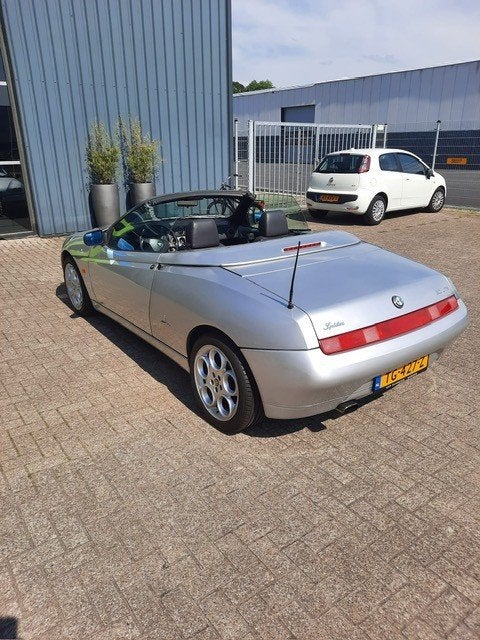 Alfa Romeo 916 Spider Fase 3 uit 2004 Zilverkleurig 2.0 JTS, Auto's, Alfa Romeo, Voorwielaandrijving, 1380 kg, Zwart, Cabriolet