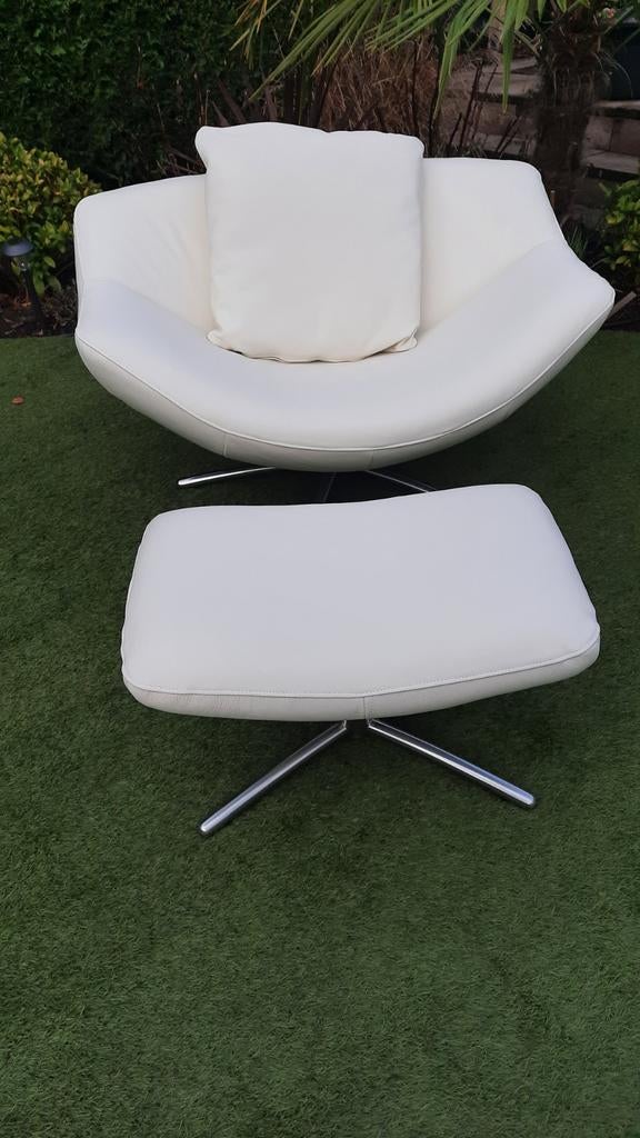 Label Gigi fauteuil met hocker en kussen - Wit leer, Ophalen, Nieuw, 75 tot 100 cm, Leer