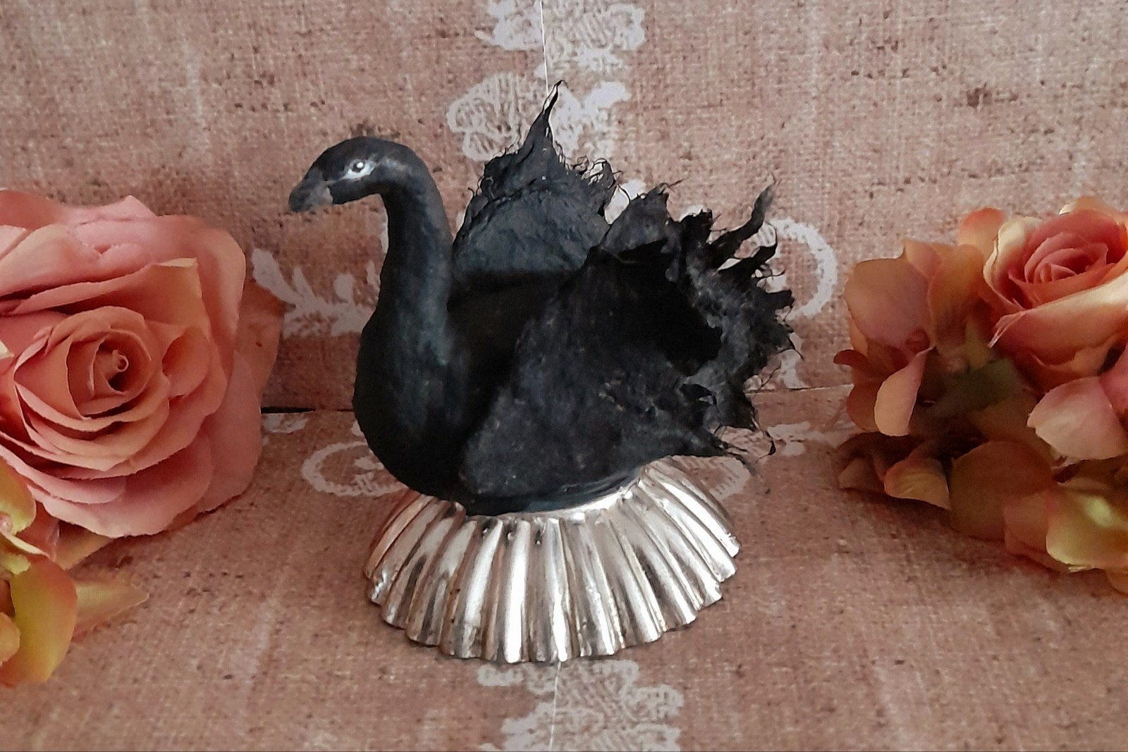 Mooie brocante wattenpop Zwaantje op bakvormpje Spun cotton, Ophalen of Verzenden