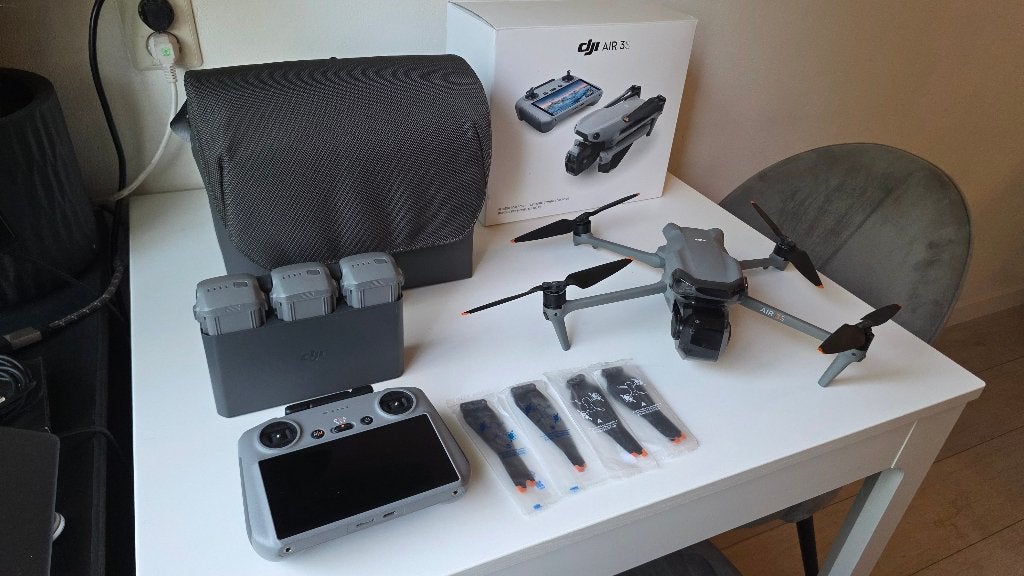 DJI AIR 3S Fly More Combo + Wide-Angle Lens & ND Filters, Audio, Tv en Foto, 250 tot 900 gram, 30 tot 45 minuten, Cameradrone