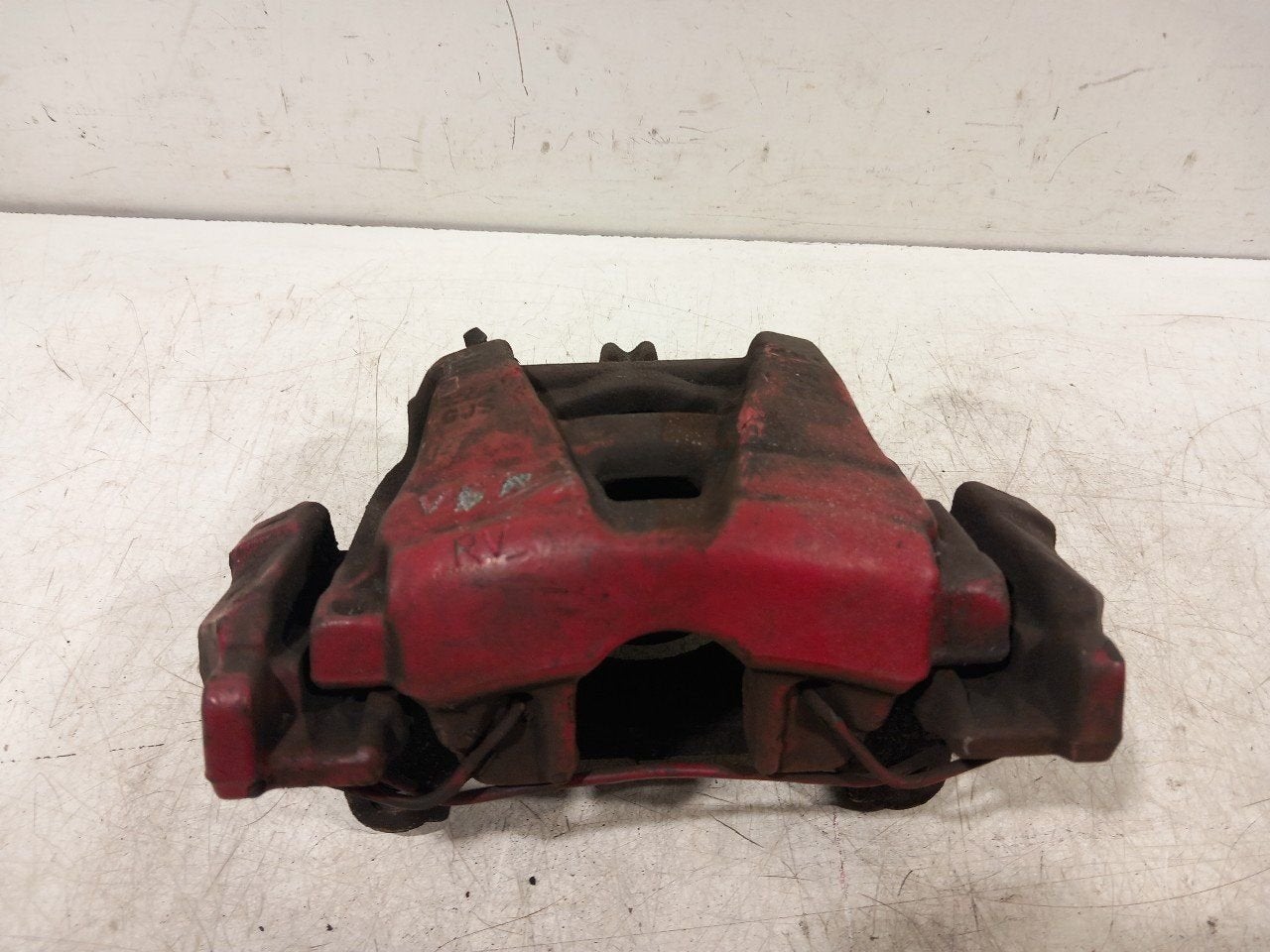 Remklauw rechts voor Volkswagen Tiguan, Onderdelen@venauto.nl, Van der Ven Autorecycling B.V., Gebruikt, Ettenseweg 76, 4706 PB Roosendaal, The Netherlands