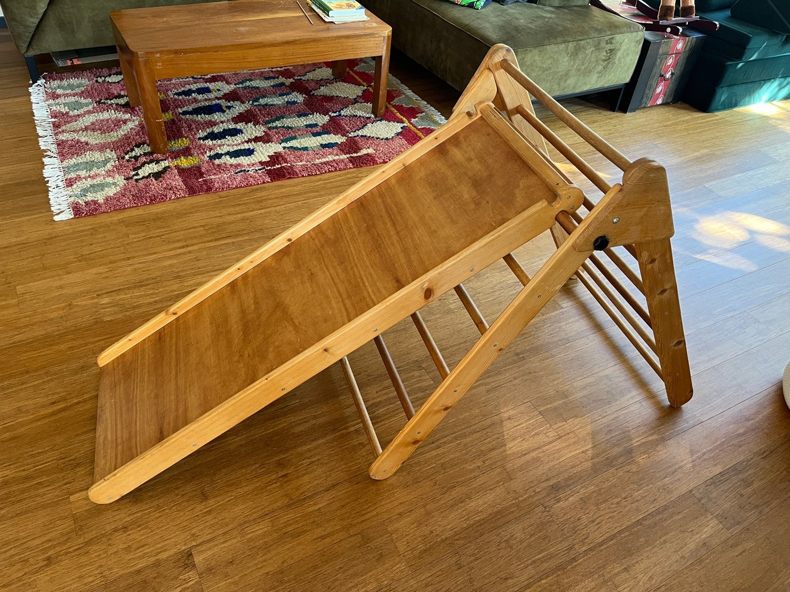 Houten klimrek en glijbaan / pikler driehoek, Ophalen, Gebruikt, Glijbaan