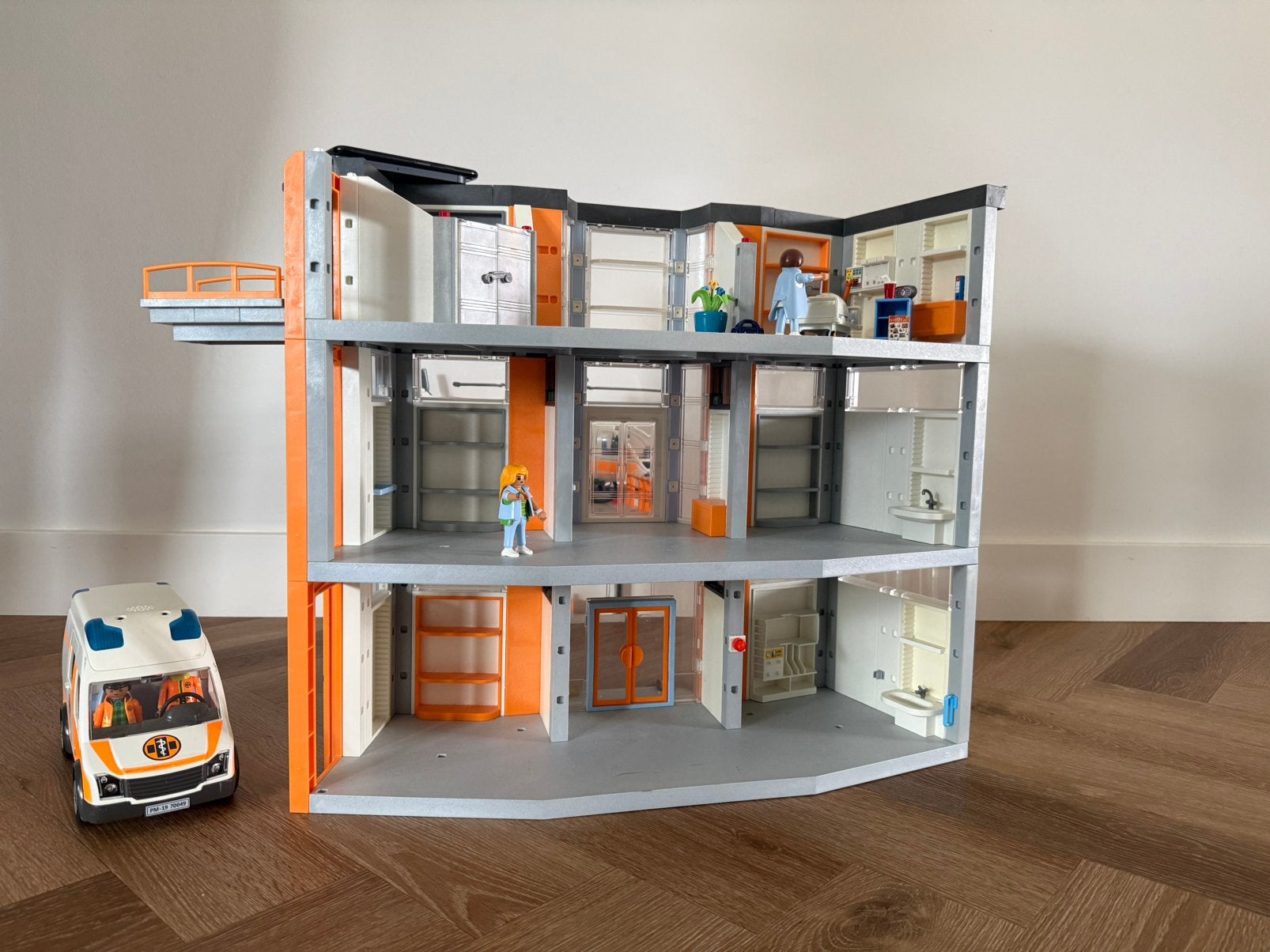 Ziekenhuis van Playmobil (+helikopter platform, ambu & heli), Ophalen of Verzenden, Gebruikt