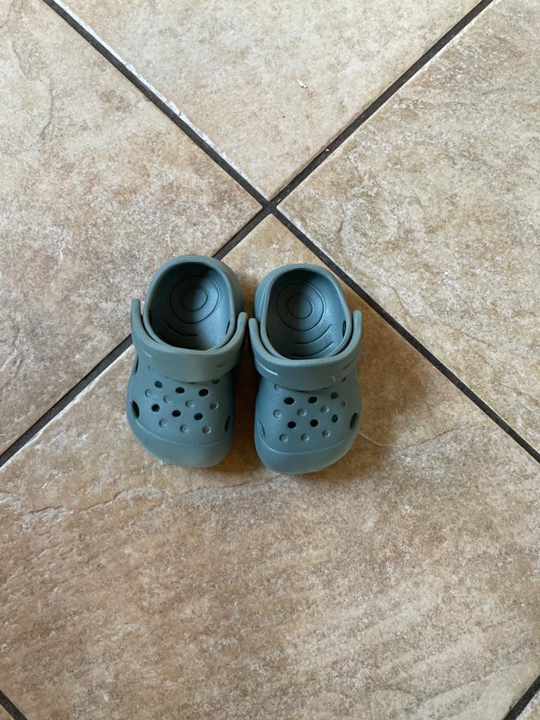 Baby Crocs Maat 19/20 - Comfortabele Slofjes, Kinderen en Baby's, Babykleding | Schoentjes en Sokjes, Ophalen, Gebruikt, Jongetje of Meisje
