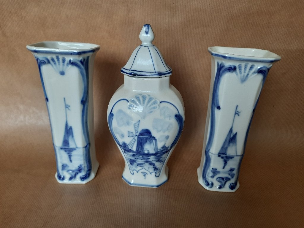 Compleet en onbeschadigd 3-delig mosa Maastricht kaststel, Antiek en Kunst, Ophalen