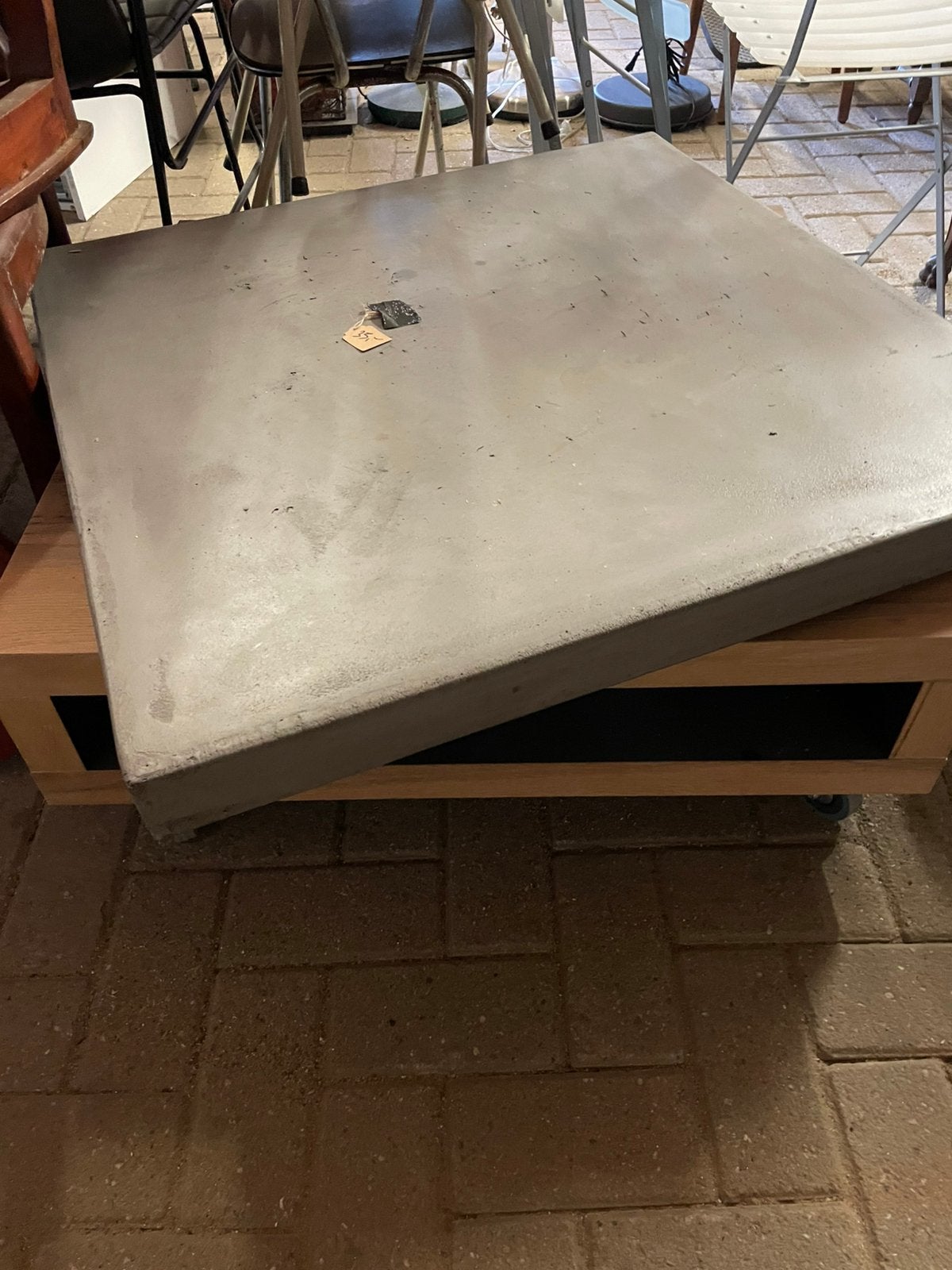 Salontafel met beton look draaibaar blad, Ophalen, 100 tot 150 cm, 50 tot 100 cm, Zo goed als nieuw