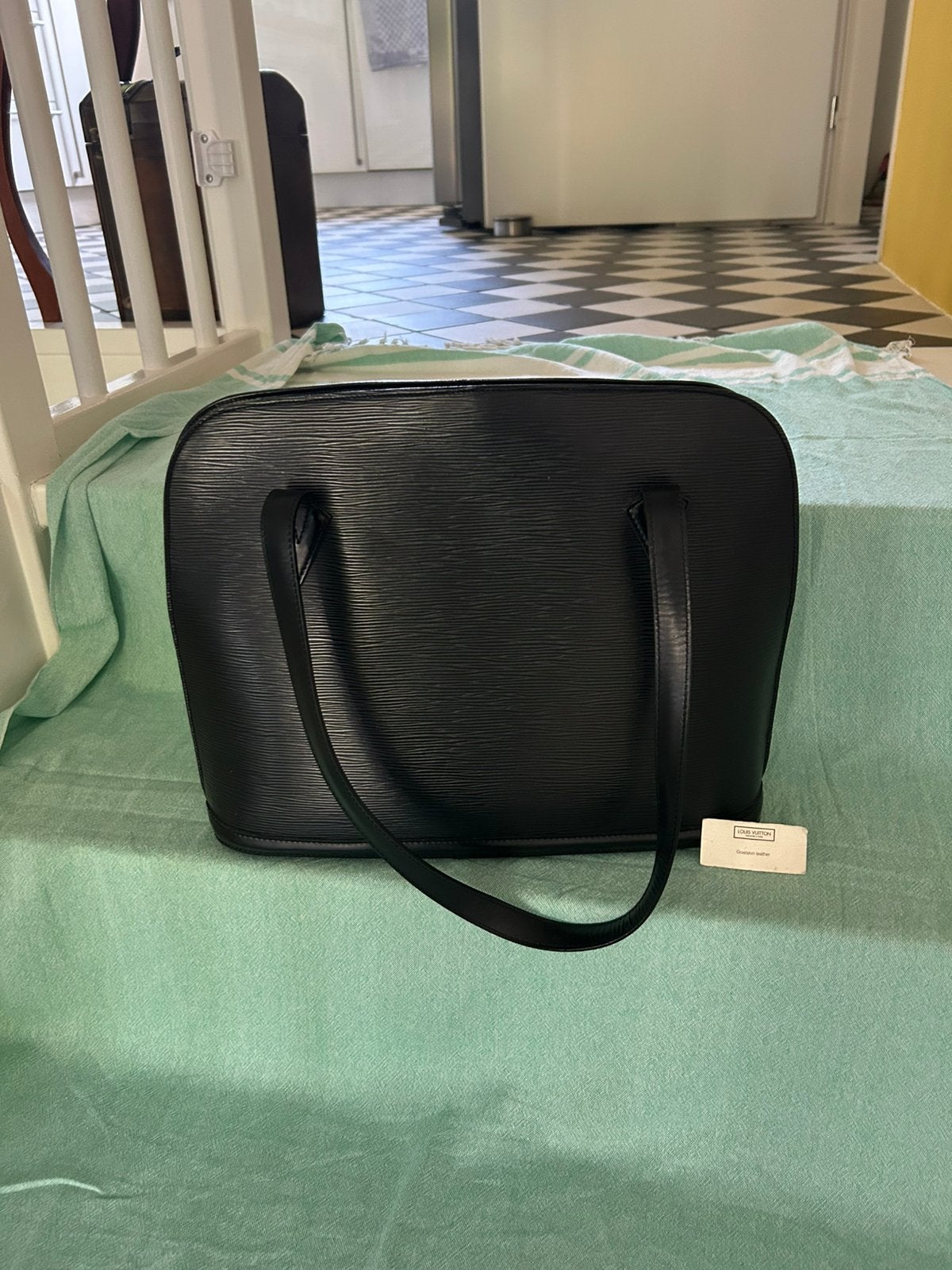 Damestas zeart leer van LouisVuitton  zgan, Ophalen of Verzenden, Zo goed als nieuw, Zwart, Handtas
