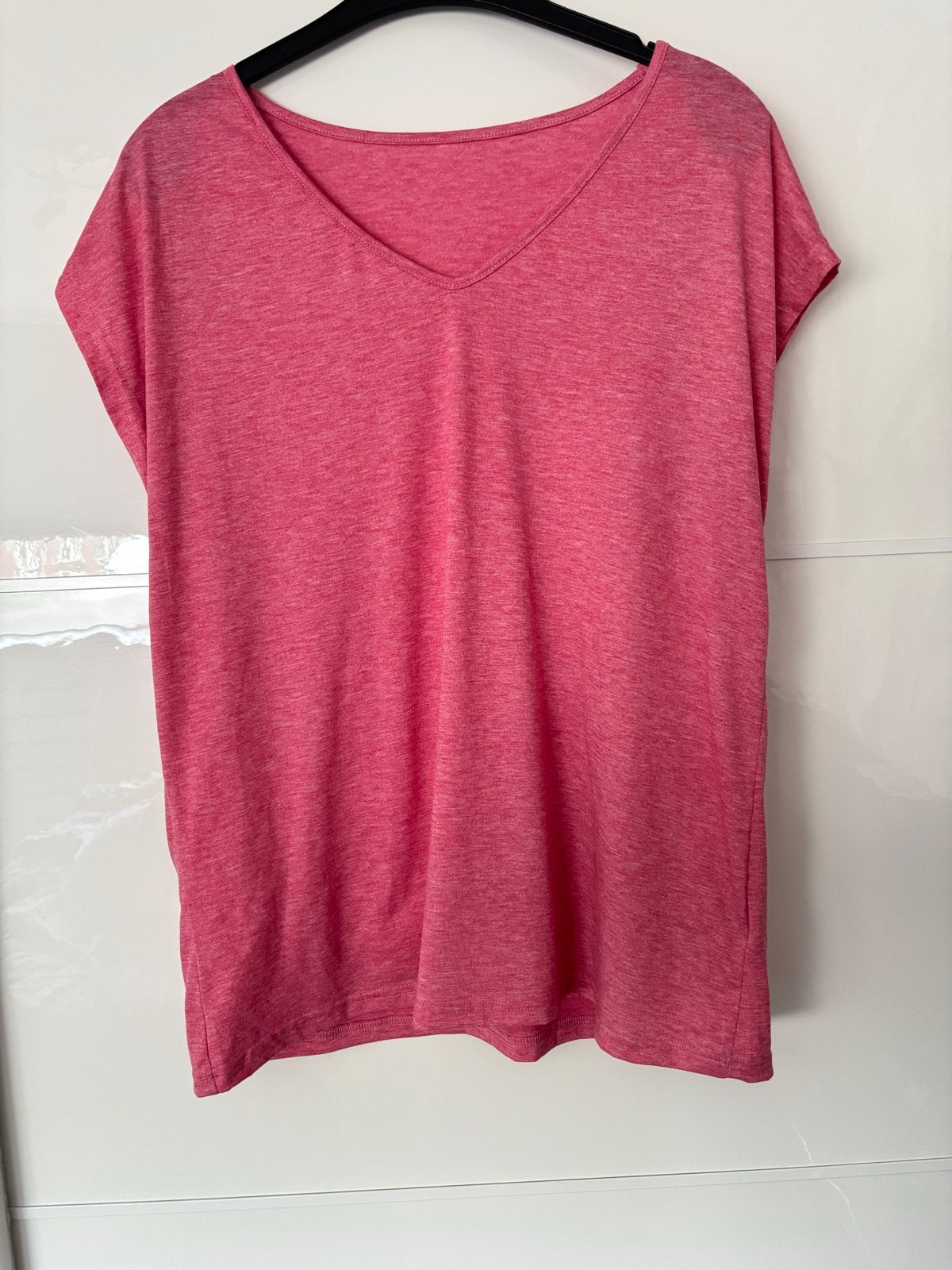 Rood/Roze T-shirt met V-hals en korte (kap)mouwen - Maat L, Maat 42/44 (L), Nieuw, Ophalen of Verzenden, Korte mouw