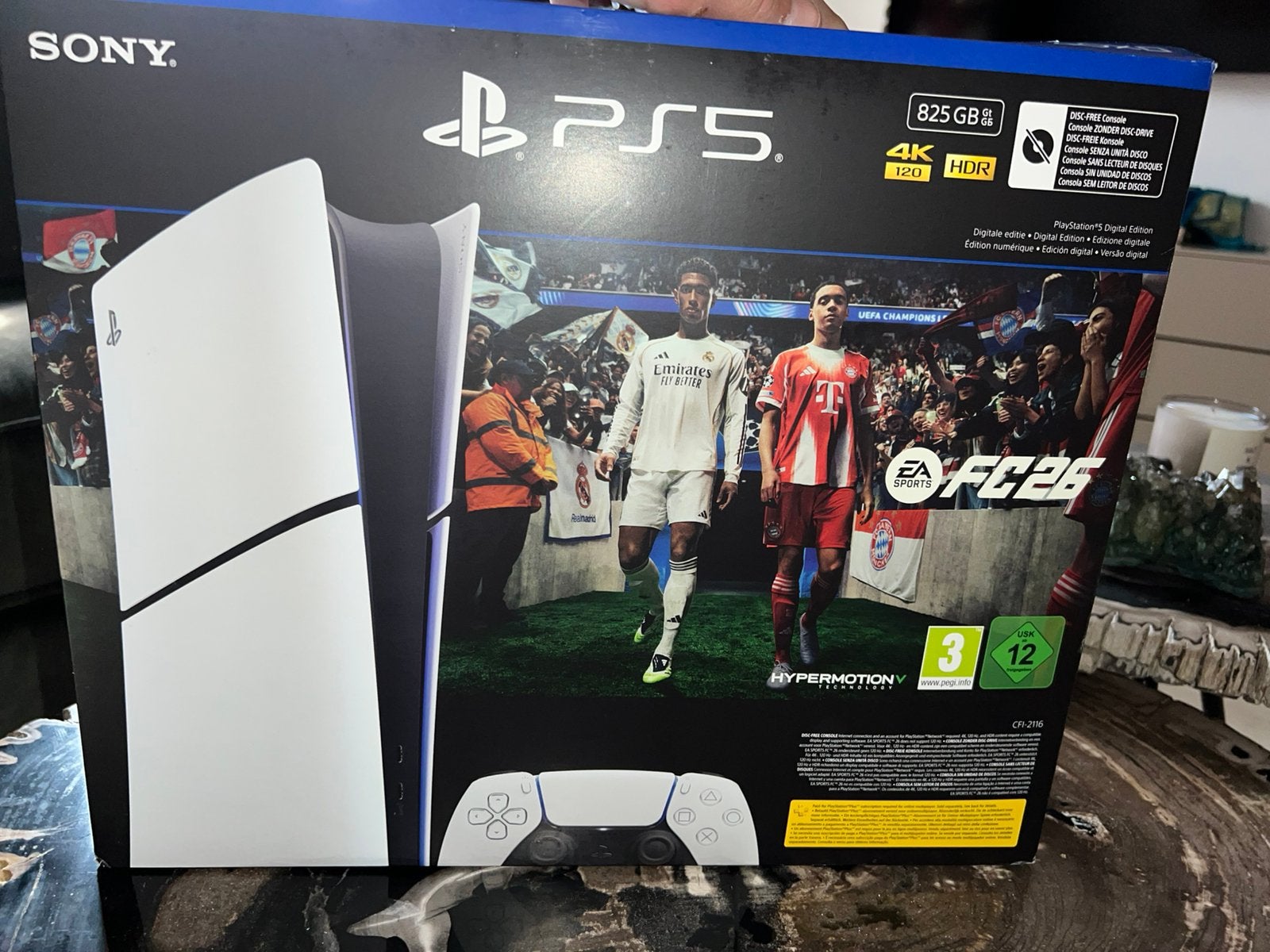 Foto 8 van PS5 Digital Edition + MSI Curved Monitor + EA FC 26