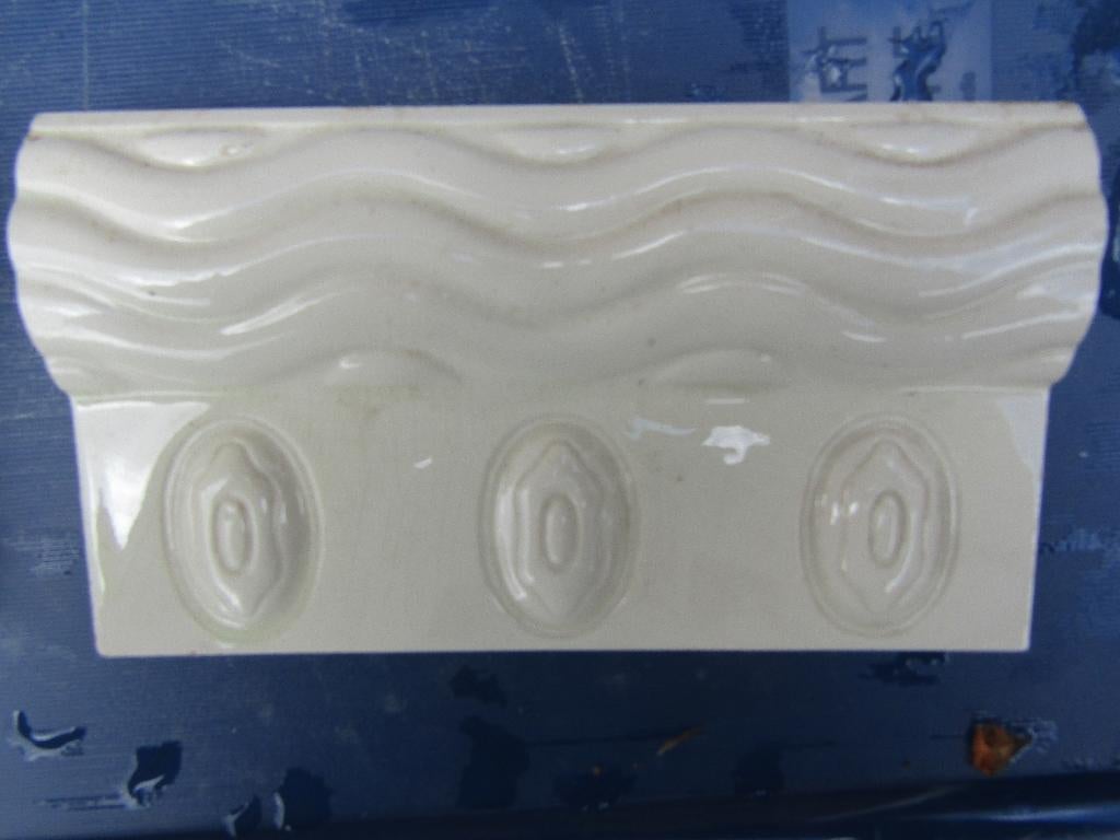 10 mooie antieke randtegels in relief., Ophalen of Verzenden
