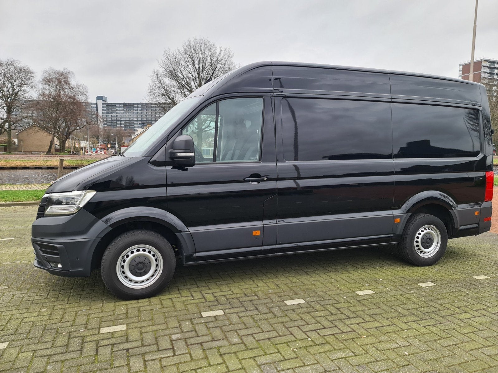 Vw Crafter  automaat GB 2.0 TDI 177pk L3h2 364/3000 FWD, Auto's, 4 cilinders, Volkswagen, Origineel Nederlands, Diesel