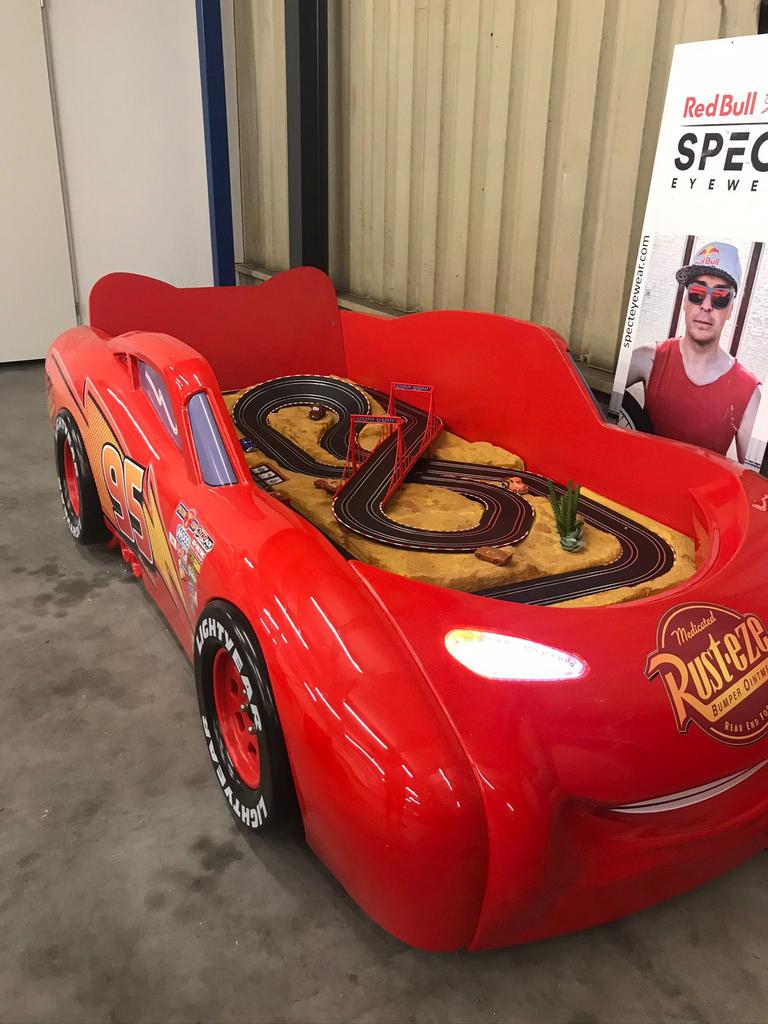 Cars / bliksem bed, Kinderen en Baby's, Kinderkamer | Bedden, Ophalen, 85 tot 100 cm, Zo goed als nieuw, Lattenbodem