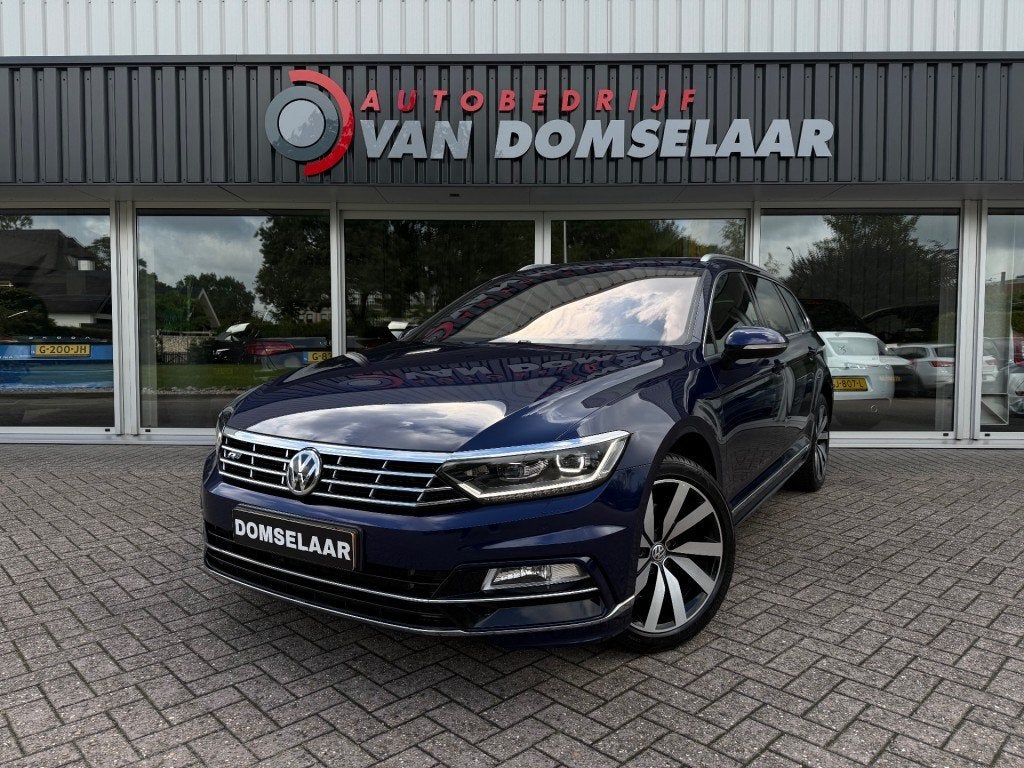 Volkswagen PASSAT VARIANT 1.8 TSI Business Edition R - Pano, Auto's, Volkswagen, 4 cilinders, Blauw, Leder, USB