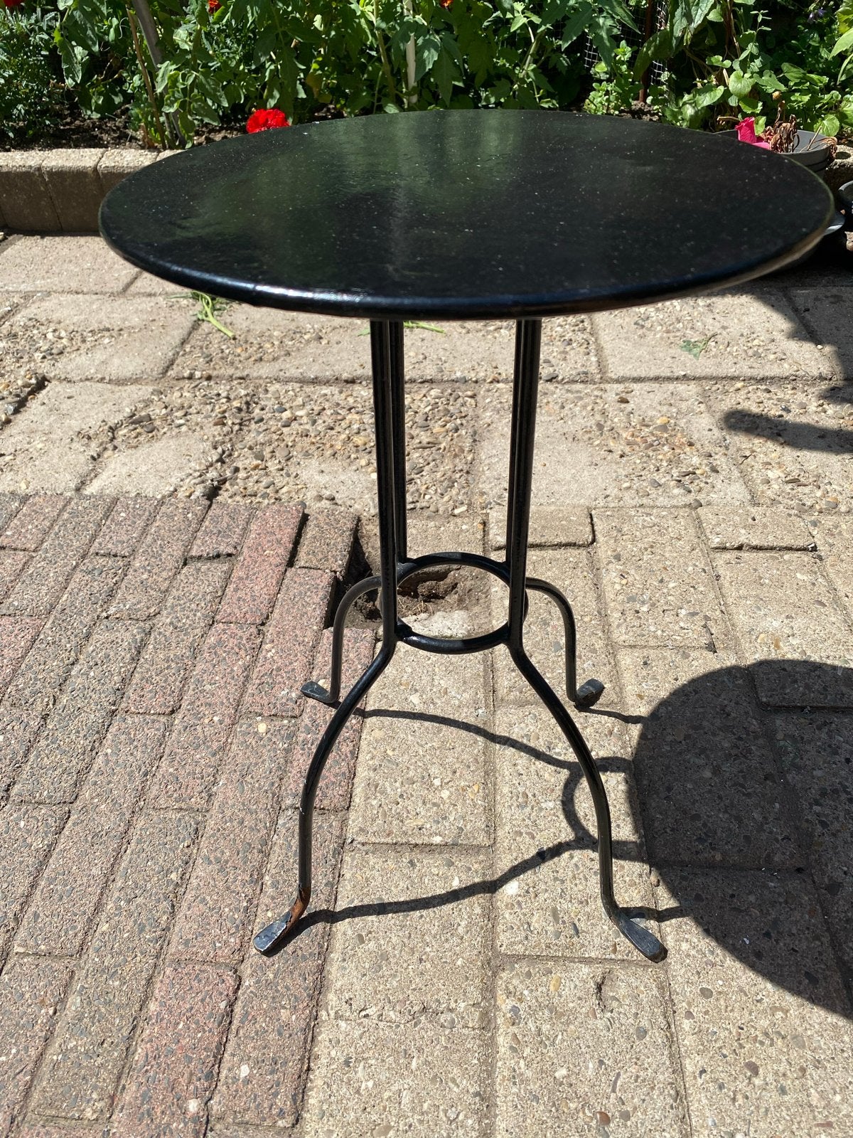 Zwart metalen bijzettafel/plantentafel, rond, Ophalen of Verzenden, Gebruikt, Rond, Metaal