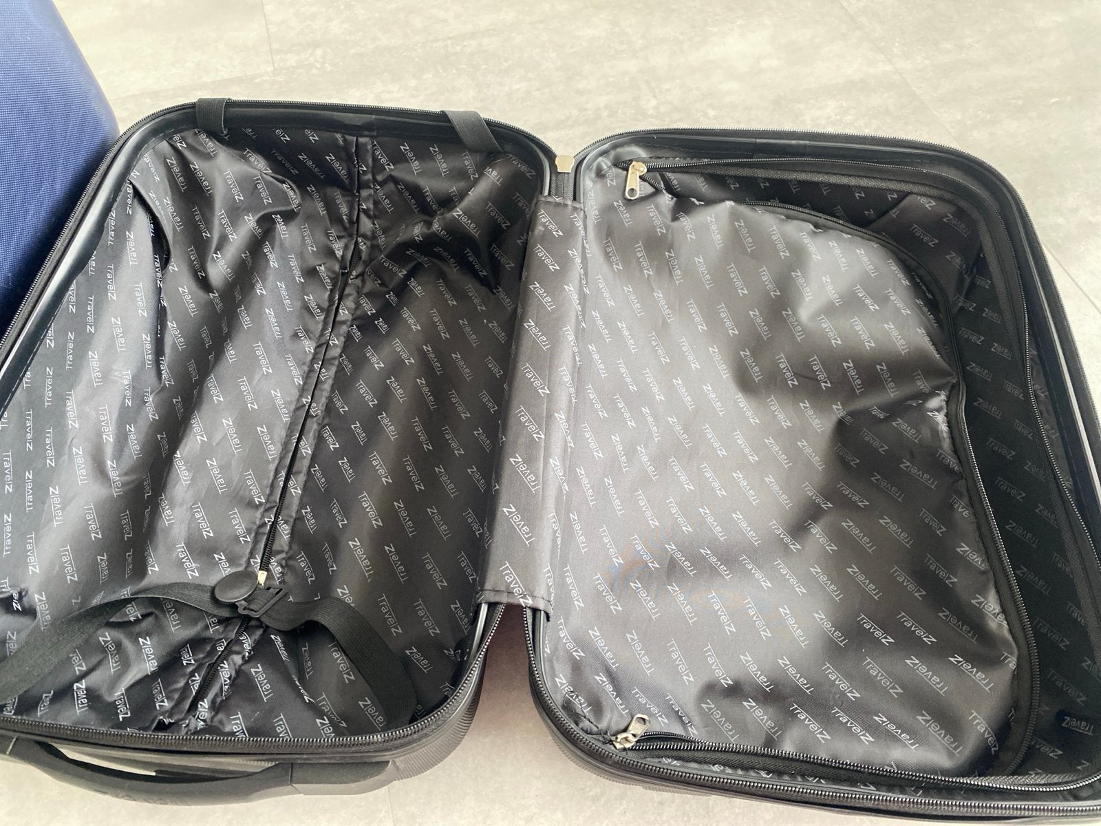 Travelz koffer, zwart, met uitschuifbare handgreep en wieltj, Ophalen, Gebruikt, 20 tot 30 cm, Zwart