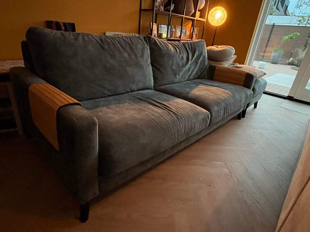 GRATIS OP TE HALEN! Comfortabele bank met poef - Groen, Huis en Inrichting, Banken | Bankstellen, Ophalen, Gebruikt, Driepersoons