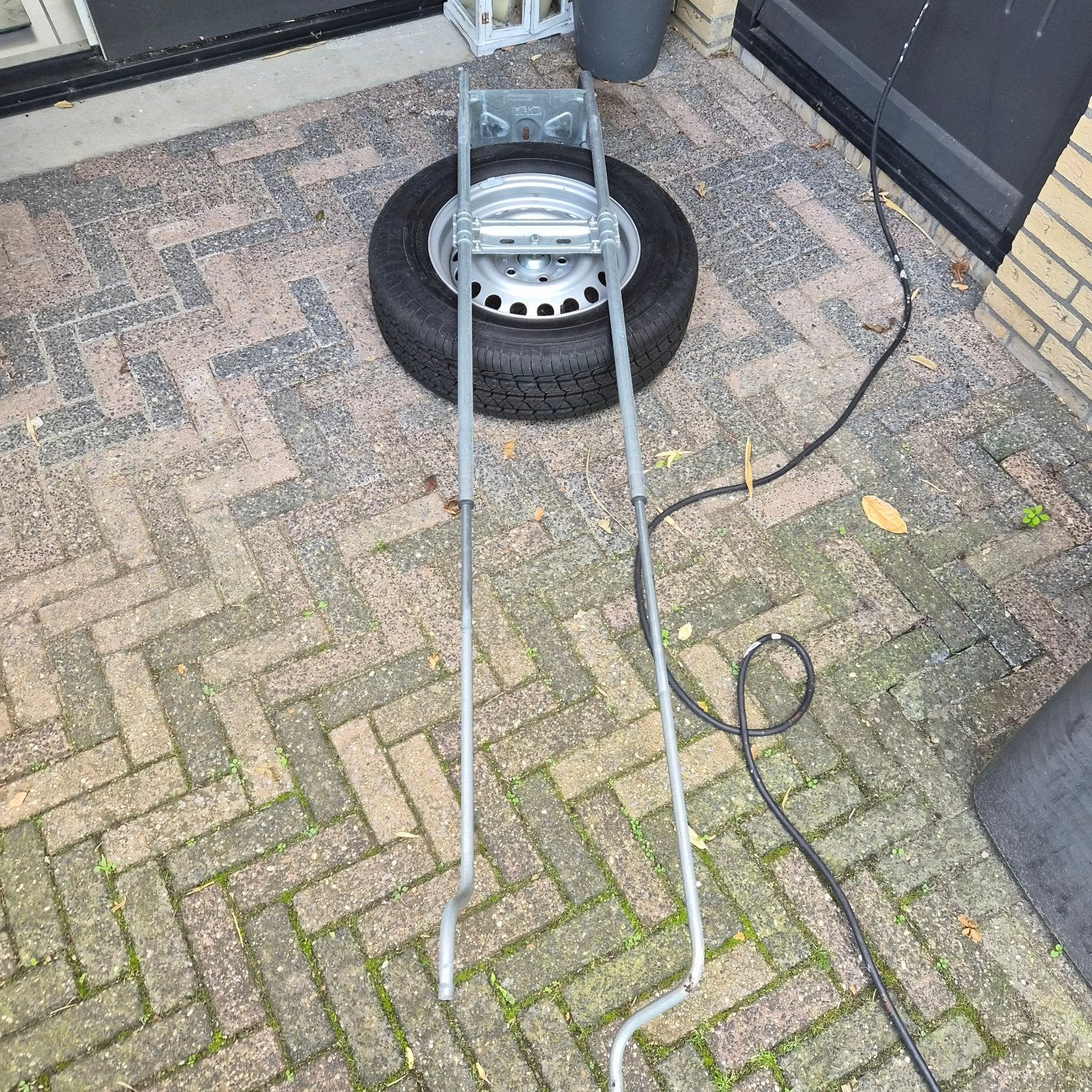 Reservewiel met houder alko voor caravan, Ophalen of Verzenden, Gebruikt