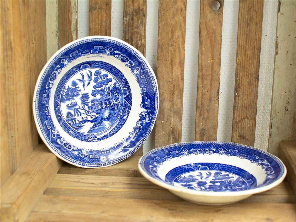 2 petrus regouta willow borden 28098, Gebruikt, Ophalen of Verzenden, Bord(en), Wedgwood