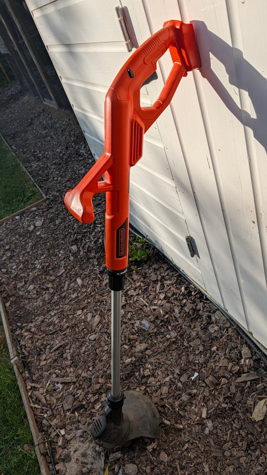 Black+Decker ST182320 Grastrimmer met 2 Accu's en Lader, Ophalen, Gebruikt, Black+Decker, 30 tot 50 cm