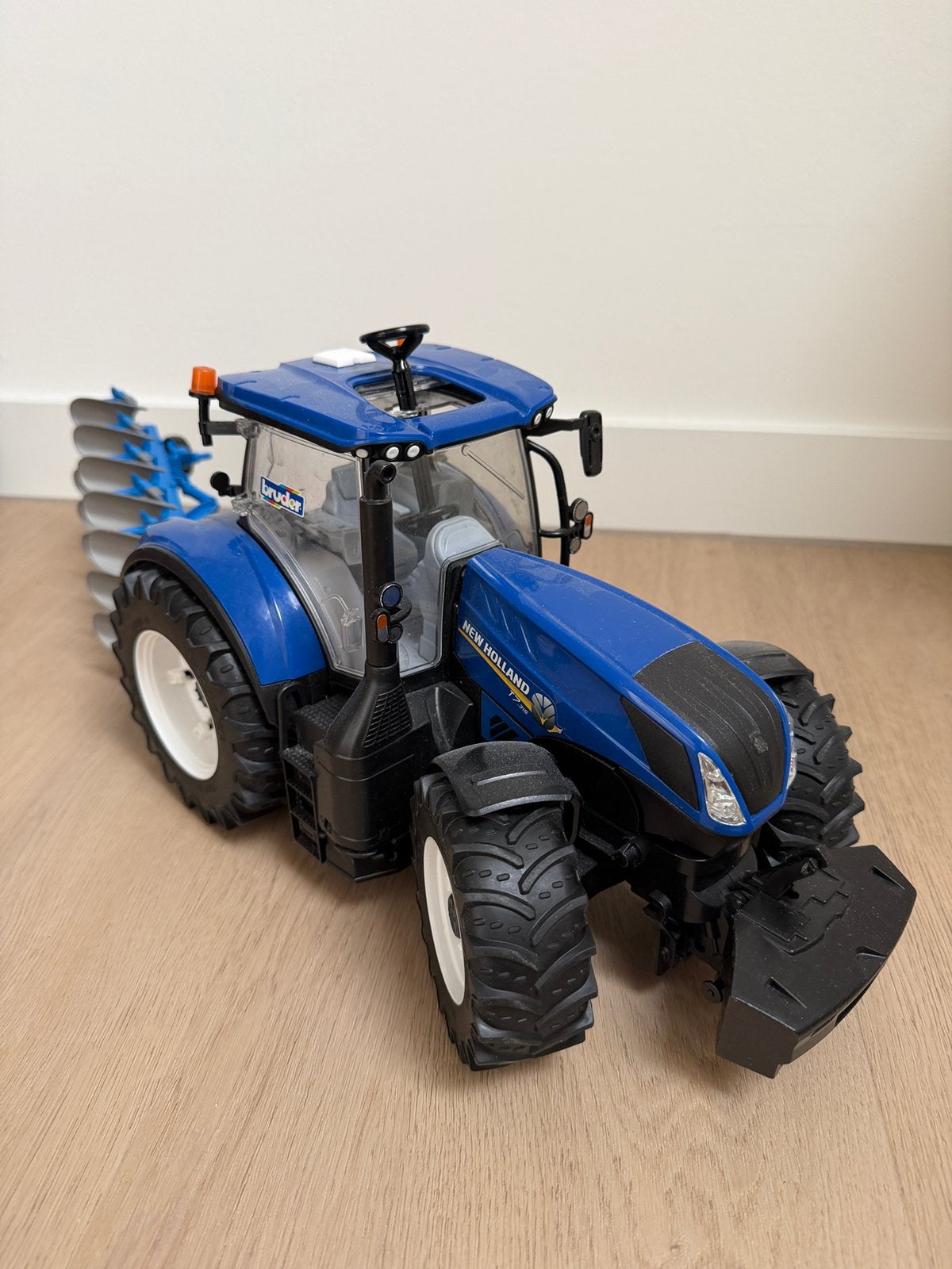 Bruder 03120 New Holland T7.315 tractor + 02332 Lemken ploeg, Ophalen of Verzenden, Zo goed als nieuw