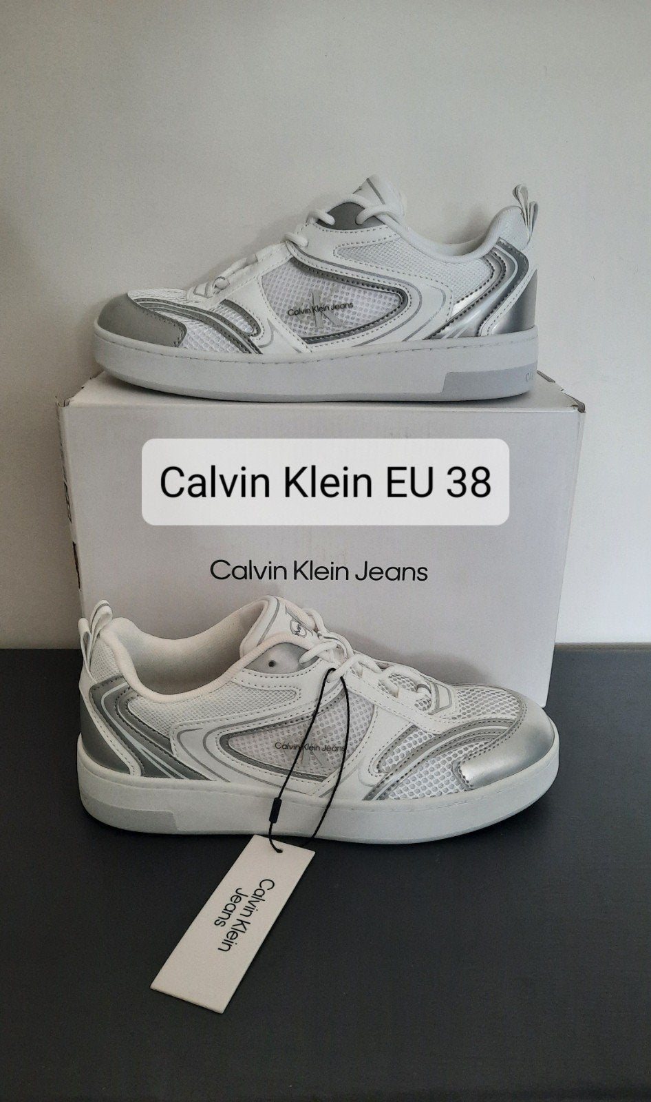 Nieuwe Calvin Klein wit met zilveren sneakers 38, Wit, Nieuw, Ophalen of Verzenden, Sneakers of Gympen
