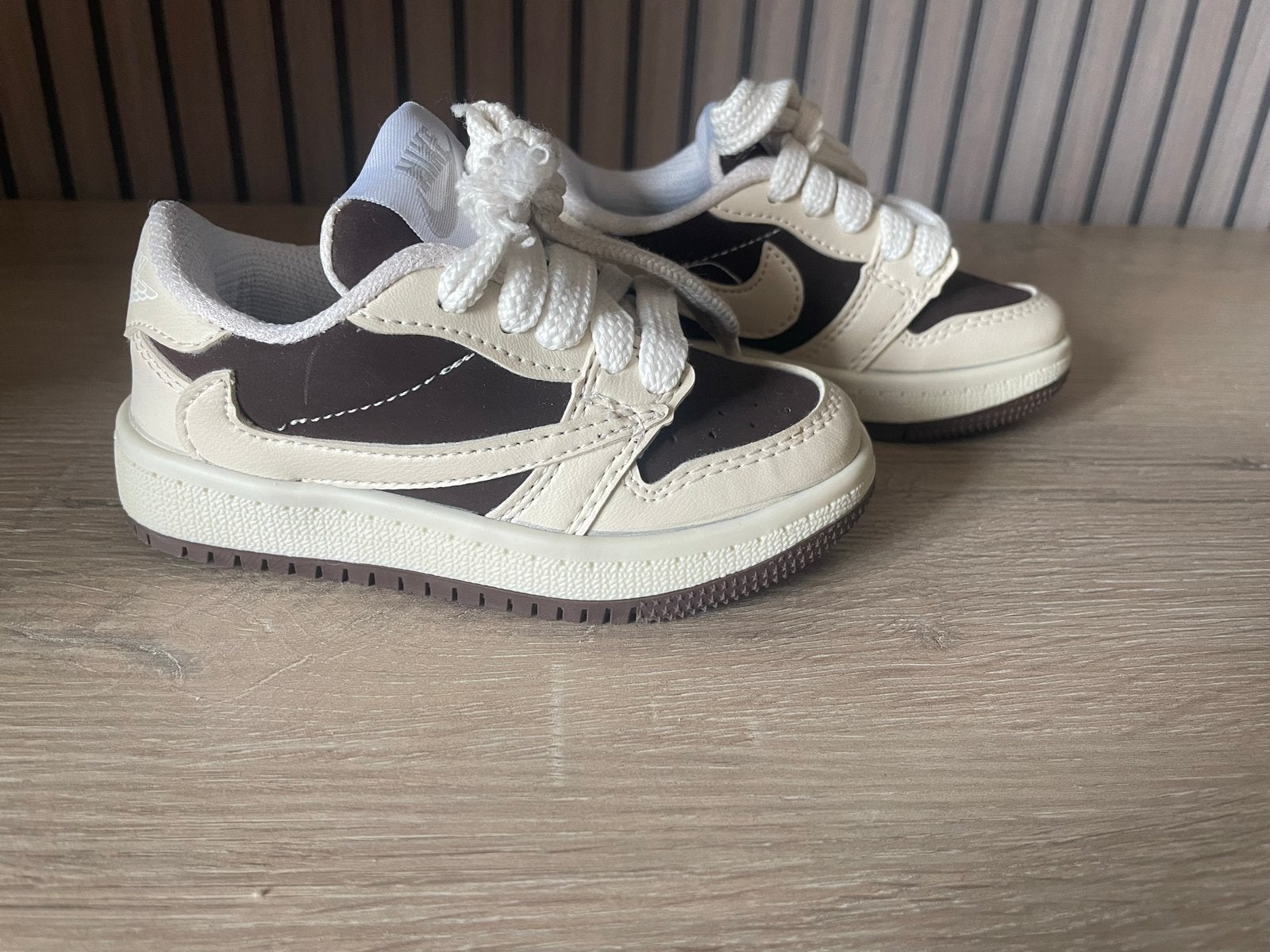 Nike Jordan 1 Low Travis Scott Reverse Mocha baby, Ophalen of Verzenden, Zo goed als nieuw, Jongen of Meisje, Schoenen