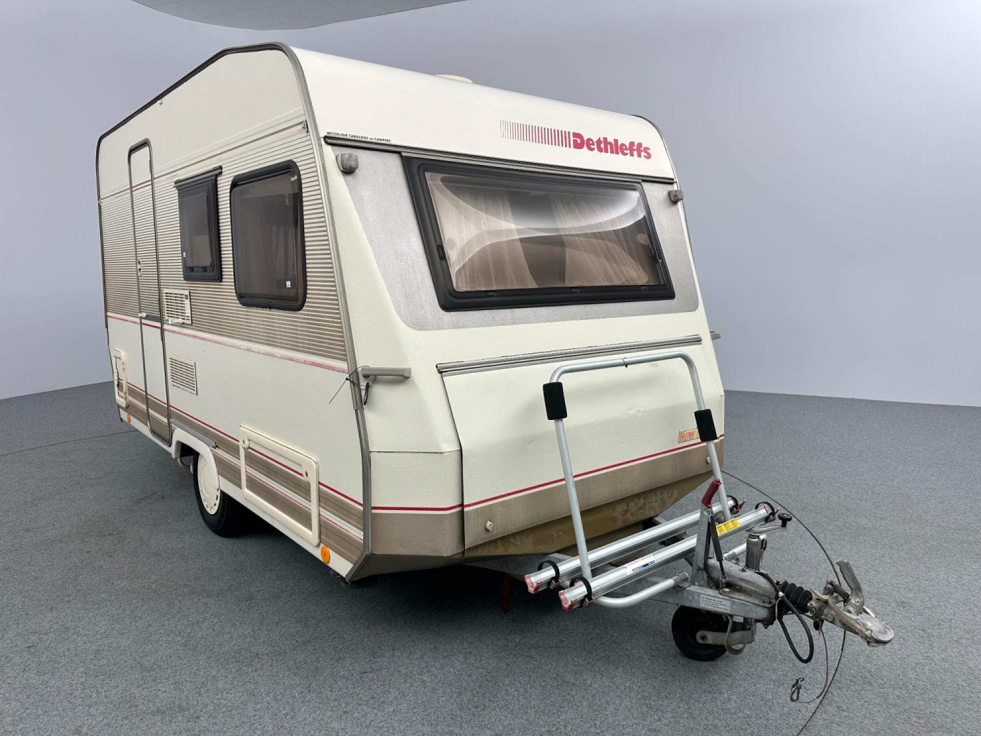 Dethleffs New Line 420 T Voortent Fietsendrager, Vast bed, Bedrijf, Treinzit, 500 - 750 kg