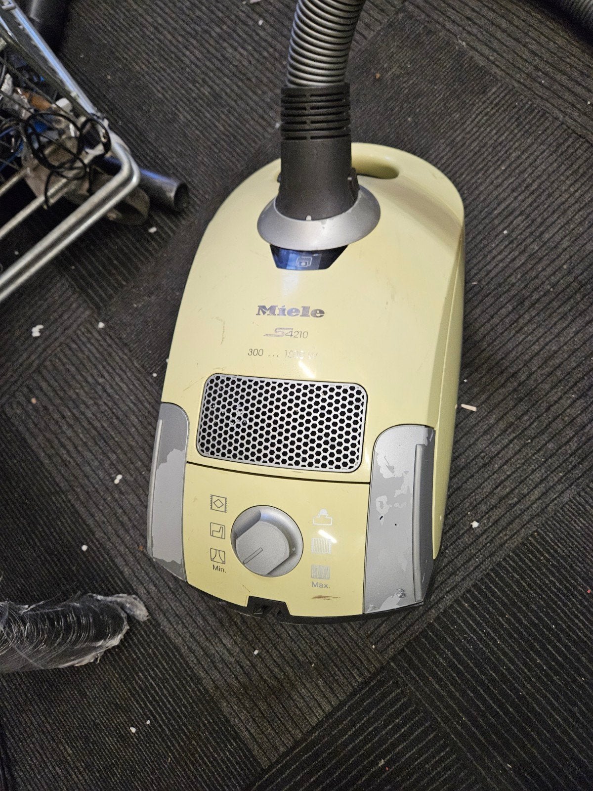 1800 watt Miele stofzuiger, Gebruikt, Geschikt voor huisdieren, Overige typen, 1600 tot 2000 watt