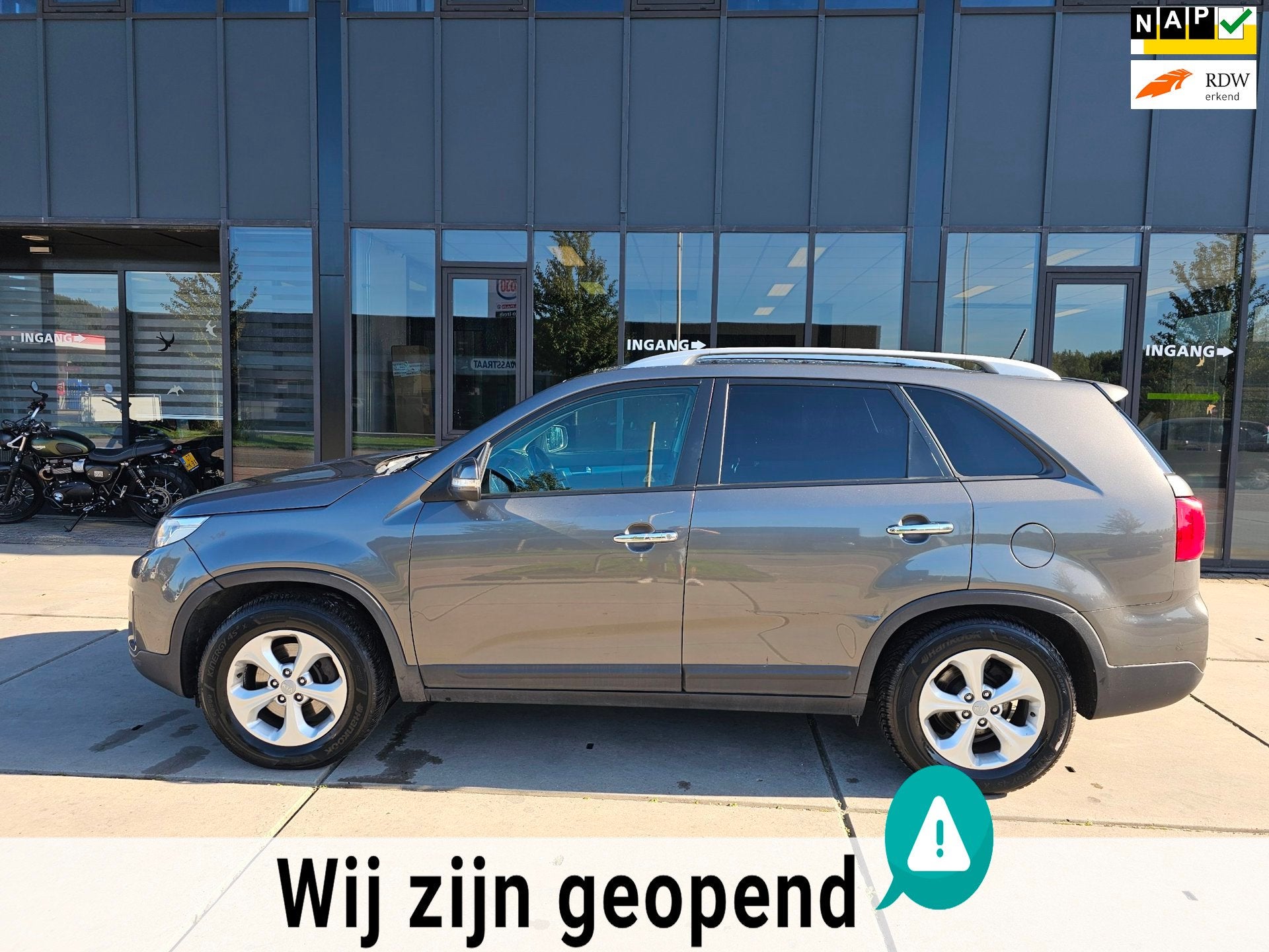 Kia Sorento 2.4 GDi Plus Pack - Pano - Navi - 7PERSOONS, Auto's, Euro 5, Stof, Gebruikt, Zwart