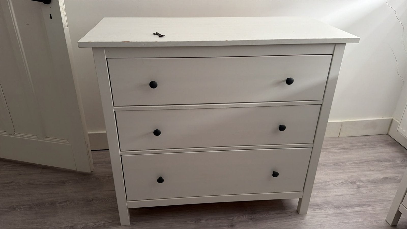 Witte IKEA ladekast, Huis en Inrichting, Ophalen, 50 tot 100 cm, Zo goed als nieuw, 3 of 4 laden