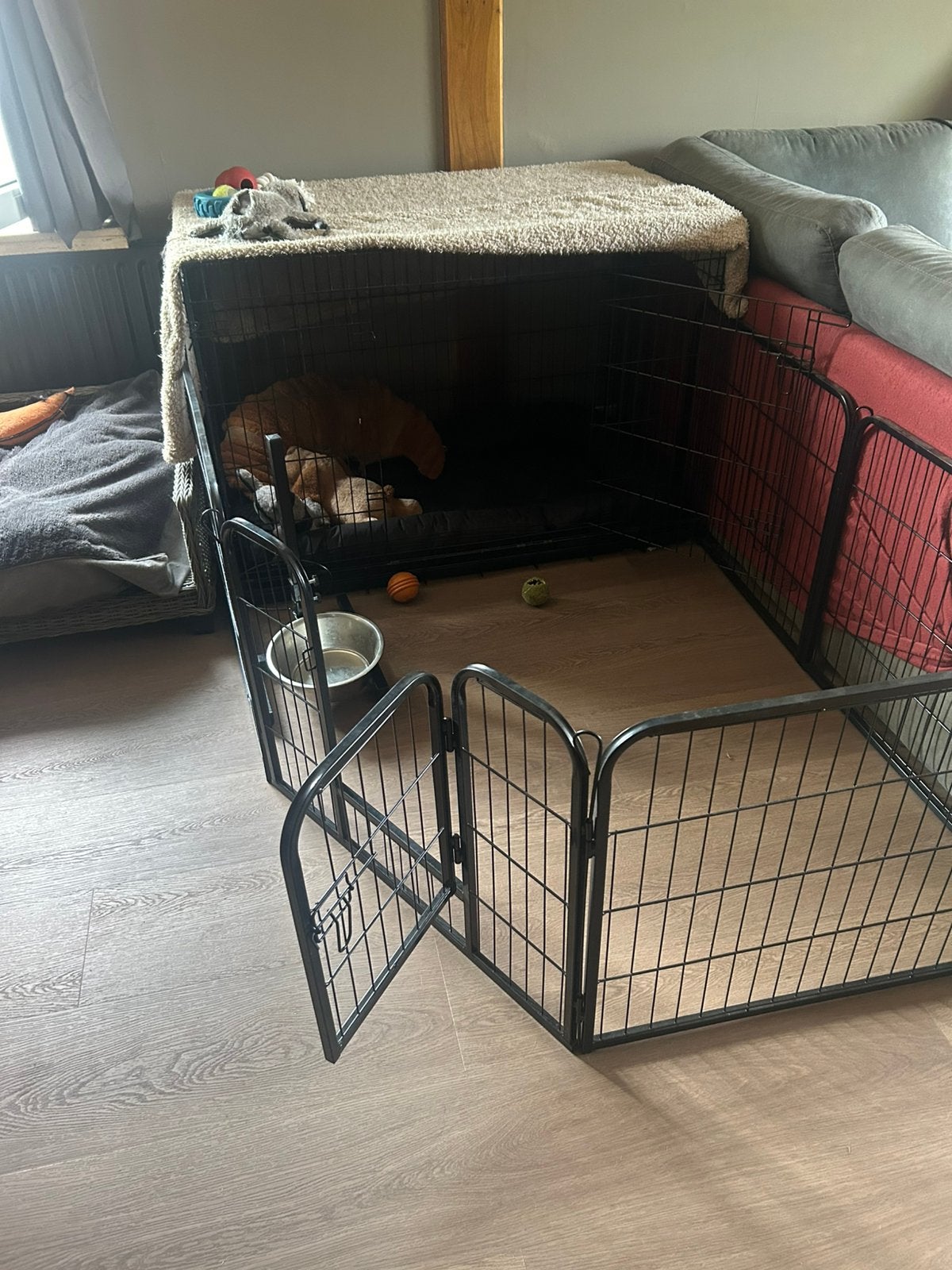 XL bench en gloed nieuwe puppyren, Dieren en Toebehoren, Hondenhokken, Ophalen, Zo goed als nieuw, 65 tot 100 cm