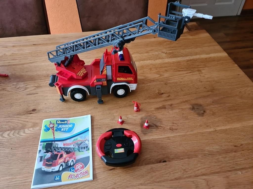 revell rc brandweerwagen met geluid, Hobby en Vrije tijd, Modelbouw | Auto's en Voertuigen, Ophalen, Overige typen, Zo goed als nieuw