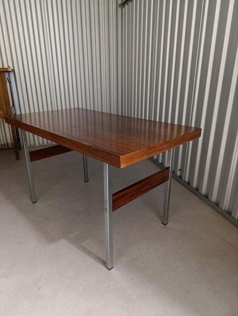 Palissander houten tafeltje met chromen onderstel, Huis en Inrichting, Tafels | Eettafels, Ophalen, Minder dan 50 cm, 50 tot 100 cm