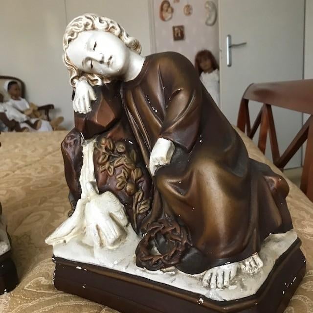 groot antiek beeld van kindje jezus met 2 duifjes, Antiek en Kunst, Antiek | Religie, Ophalen of Verzenden