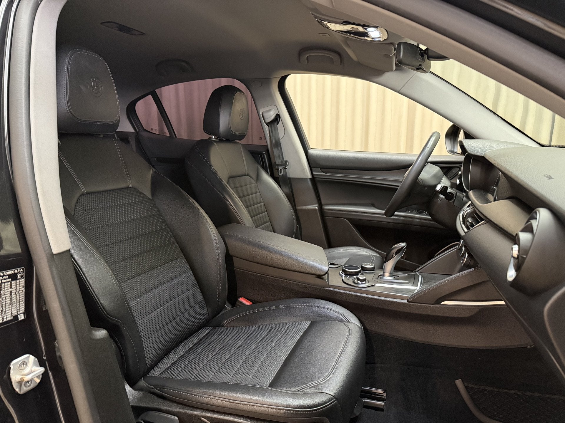 Alfa Romeo Stelvio 2.0 T AWD Super 287 PK / BLACK EDITION /, Auto's, Automaat, Met garantie (alle), 287 pk, Zwart