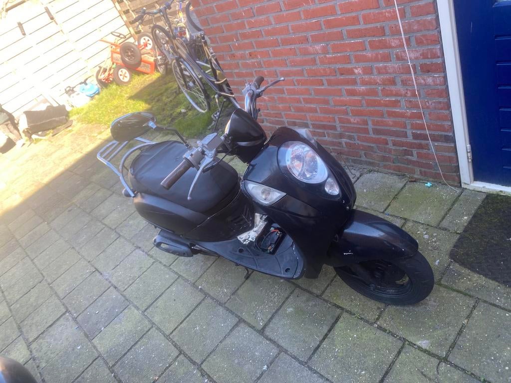2x Sym Mio Snorfiets(rijdend)& Bromfiets (onderdelen/klaarm), Fietsen en Brommers, Ophalen of Verzenden, Gebruikt, Maximaal 45 km/u
