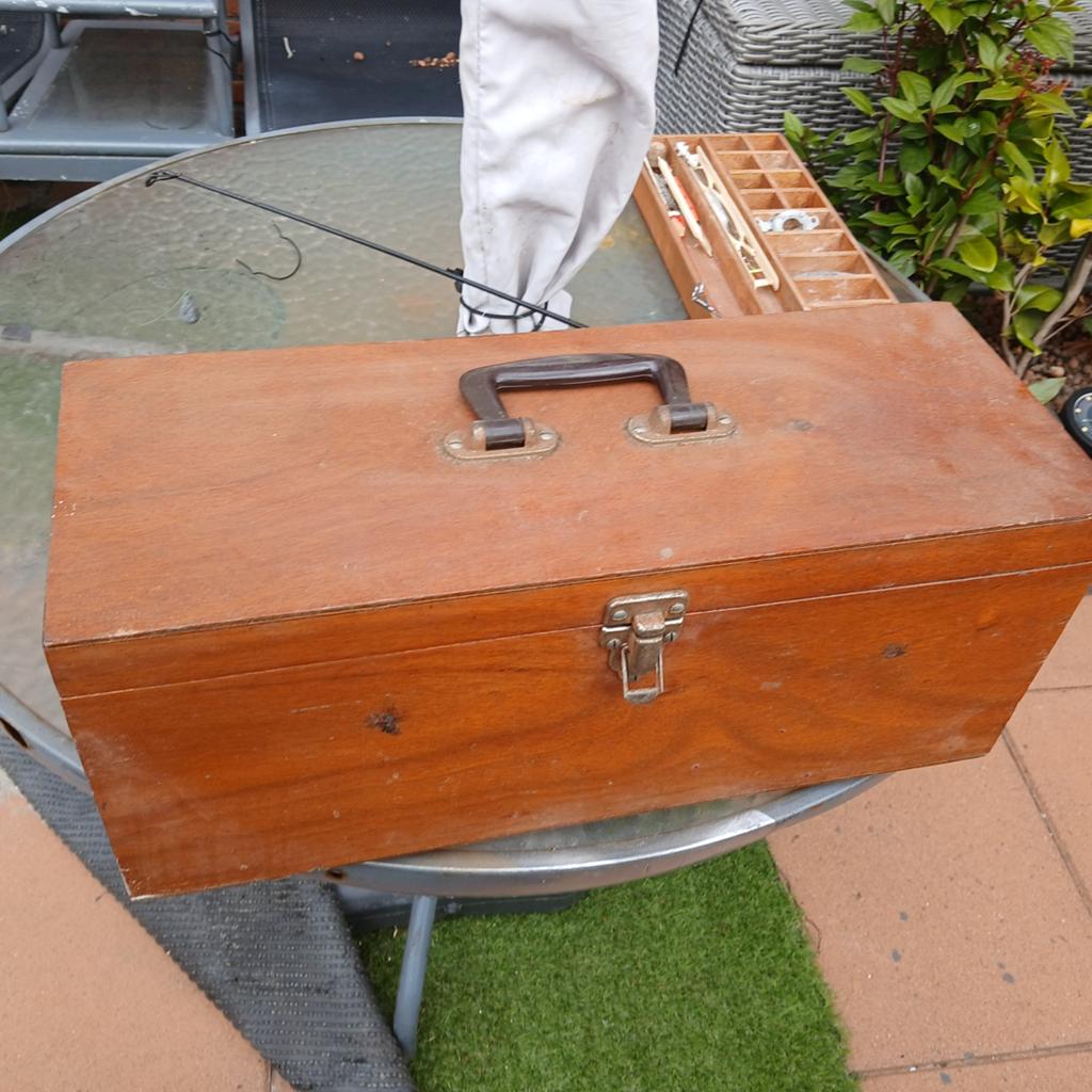 Vintage houten viskist met complete visuitrusting, Ophalen of Verzenden, Gebruikt, Complete set