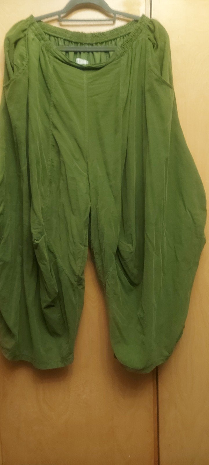 Mooie ribbroek, lijkt op moonshine. Lang ,groen,100% katoen, Made in Italy, Ophalen of Verzenden, Zo goed als nieuw, Broek of Spijkerbroek