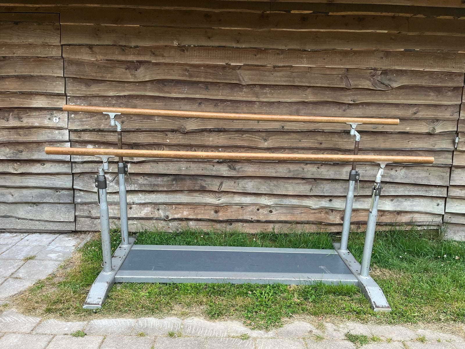 Verstelbare turnbrug / rekstok voor gymnastiek, Ophalen, Gebruikt, Grijs, Materiaal