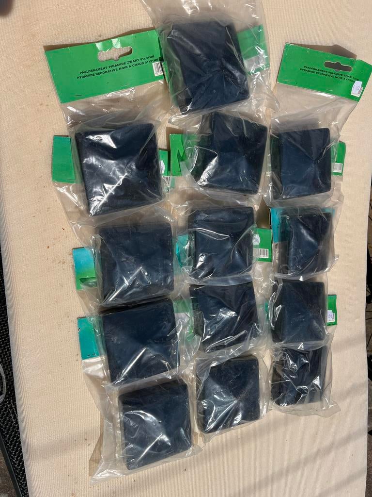 13x Paalornament Piramide Zwart 91x91mm (12 stuks), Ophalen, Zo goed als nieuw