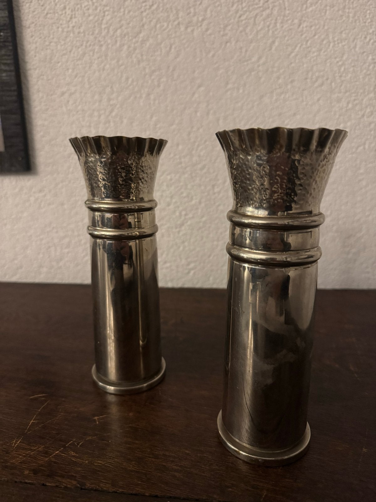 Set van 2 zilverkleurige vazen/kandelaars, gehamerd design, Antiek en Kunst, Ophalen of Verzenden, Zilver