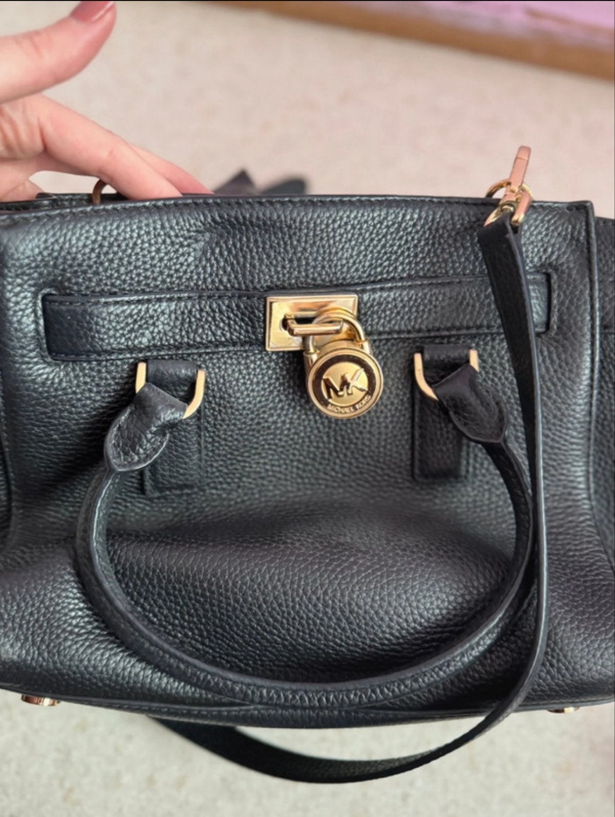Michael Kors handtas zwart met gouden details, Ophalen of Verzenden, Gebruikt, Zwart, Handtas