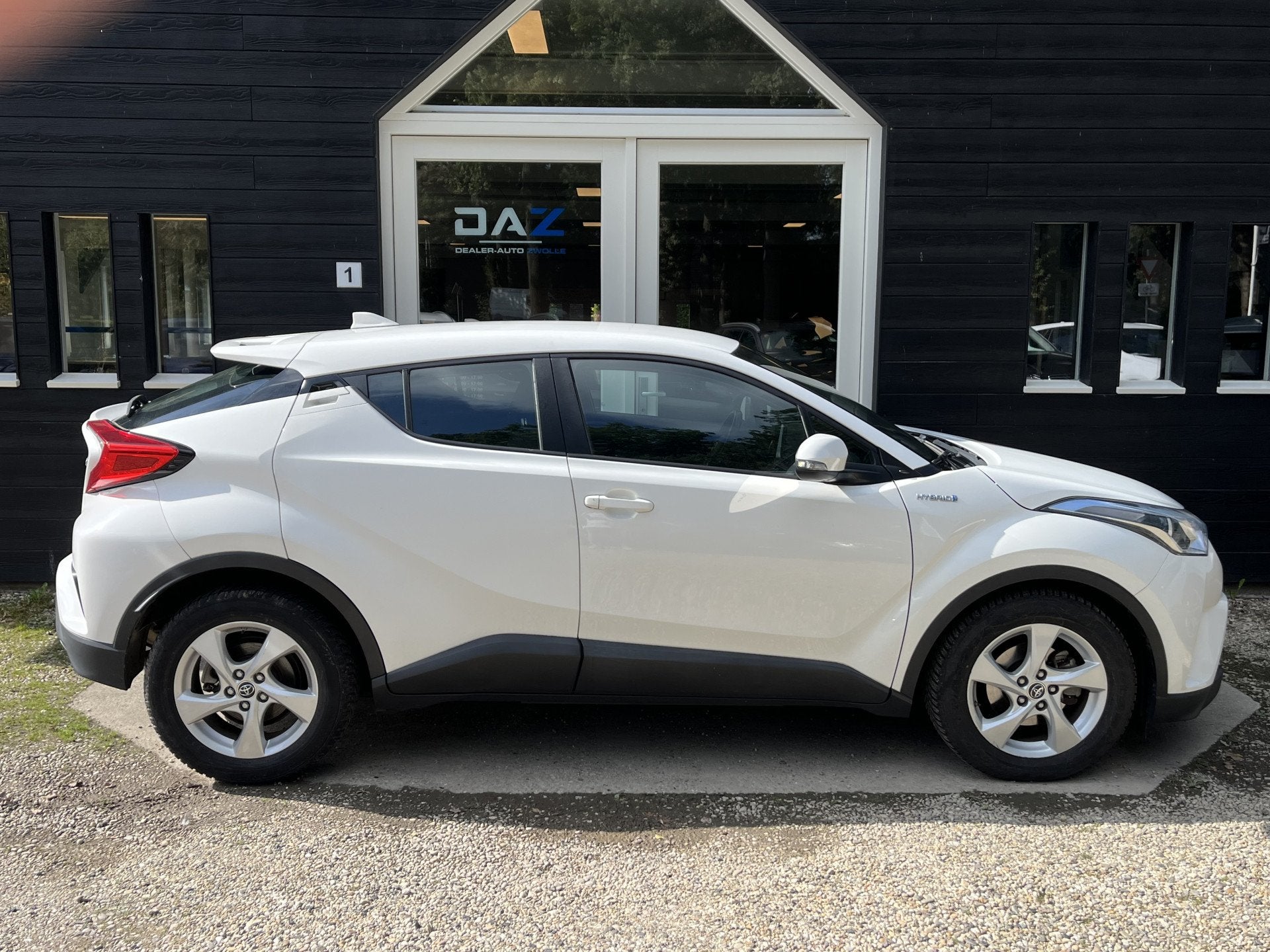 Toyota C-HR 1.8 Hybrid Dynamic Aut/Ecc/Navi/Camera/Pdc, Stof, Euro 6, 4 cilinders, Wit