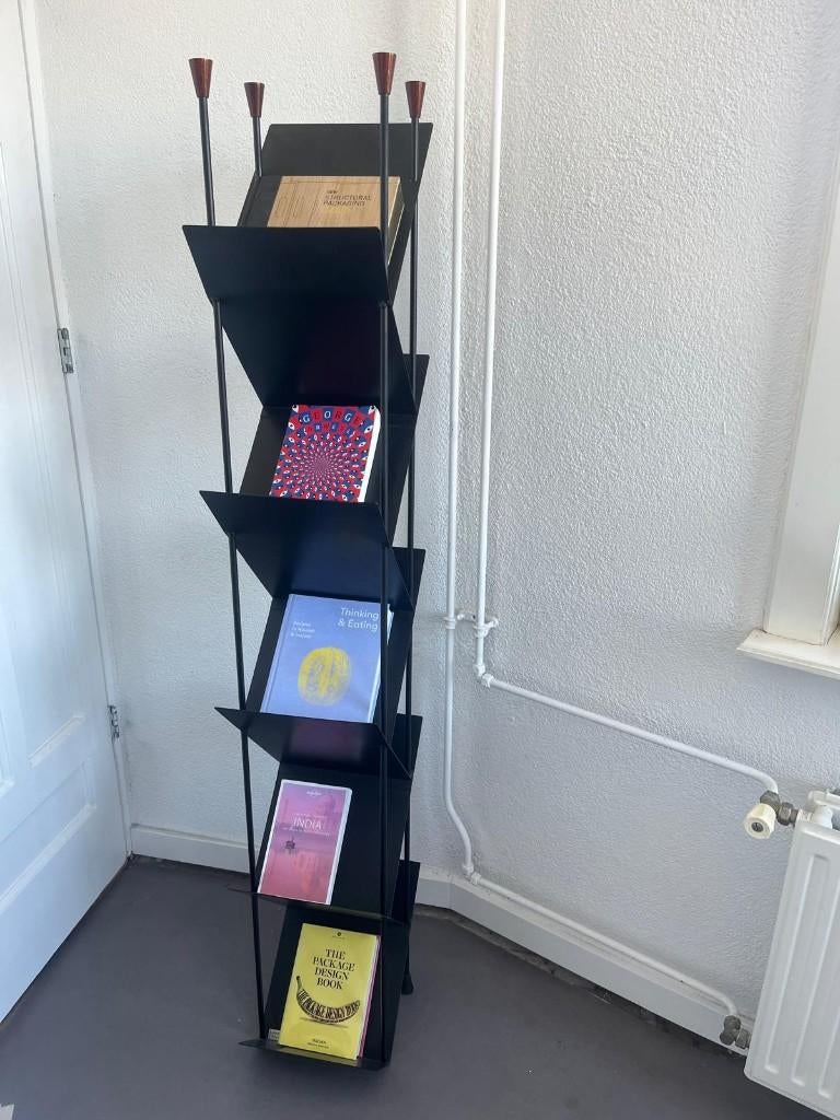 Boekenstandaard - Lourens Fisher opbergrek, Ophalen, Zo goed als nieuw