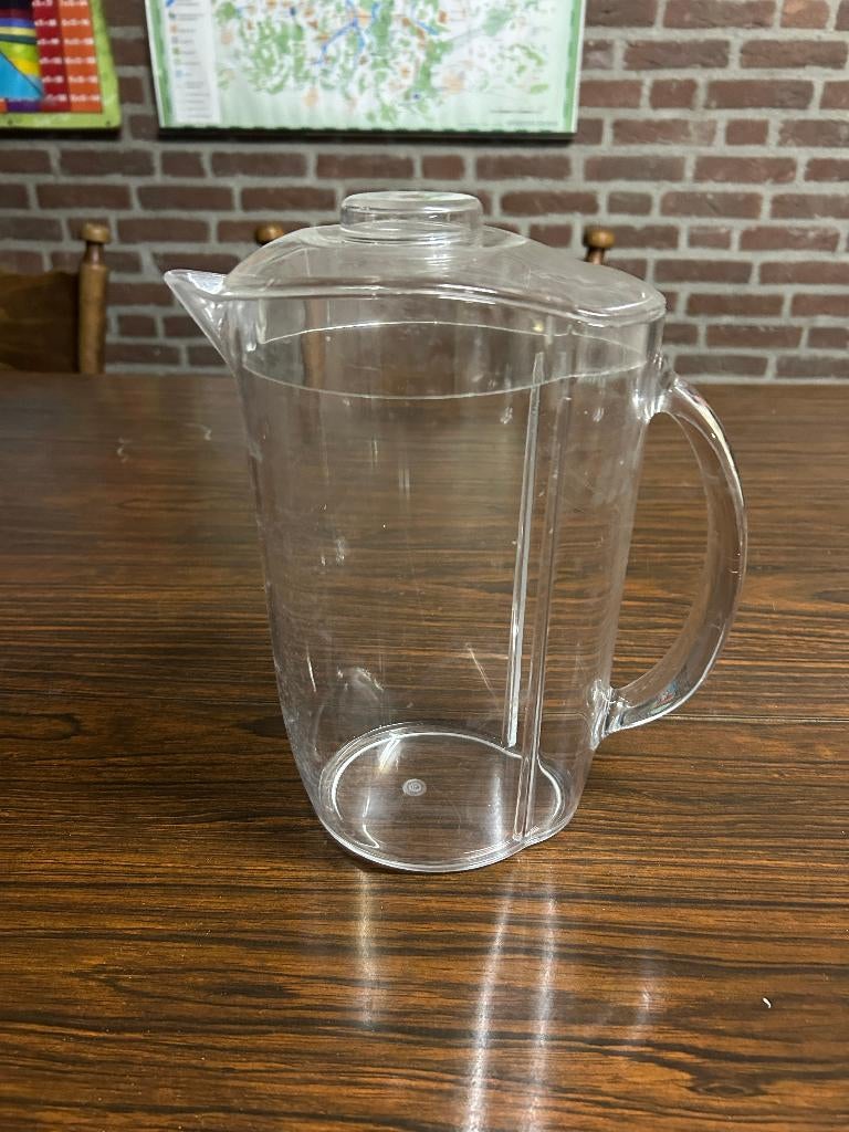 Kunststof schenkkan ongeveer 2,5 liter, Ophalen of Verzenden, Gebruikt